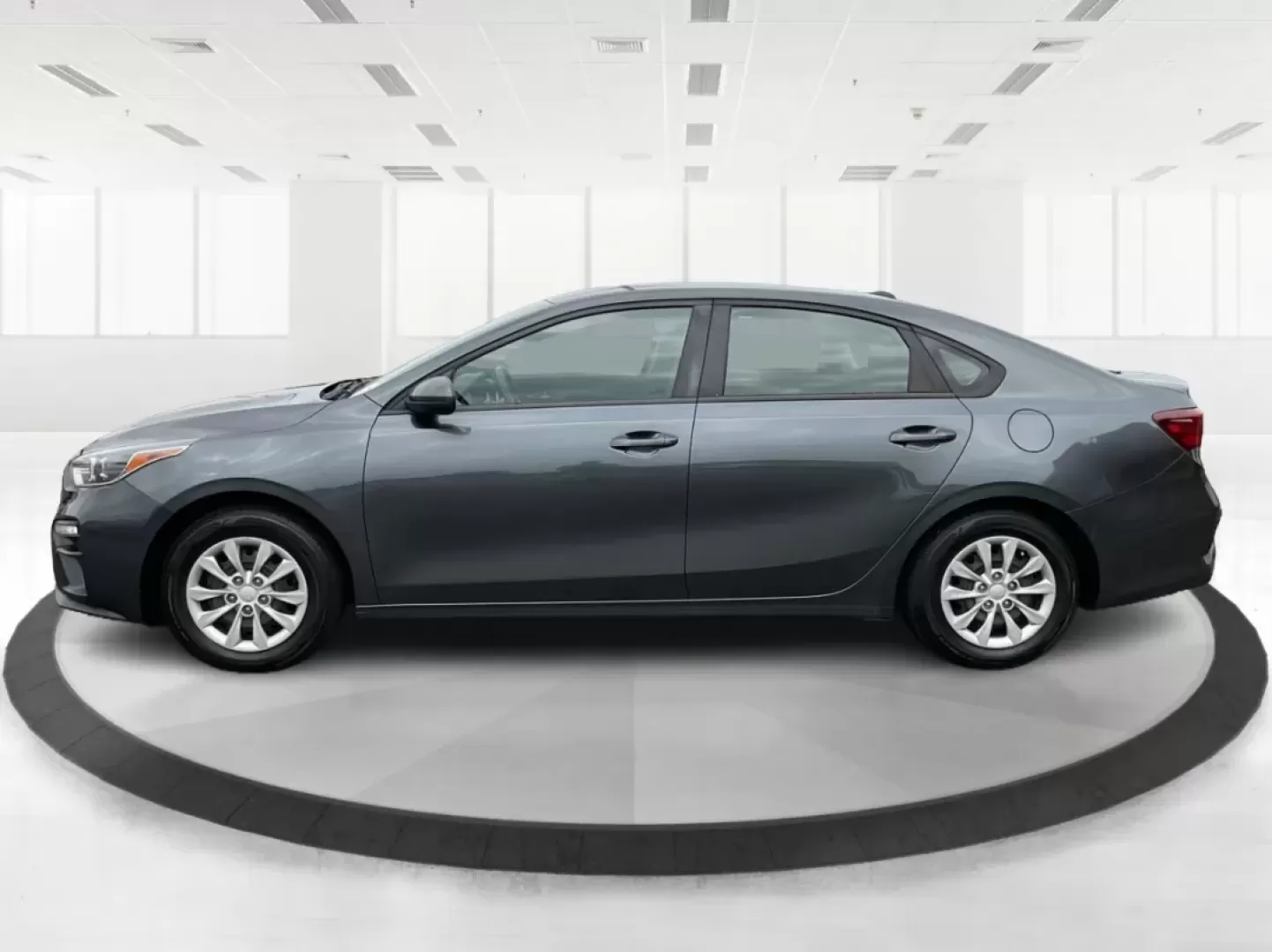 2021 Kia Forte FE (3KPF24AD5ME) with an 2L I-4 DOHC engine, located at 8750 N County Rd 25A, Piqua, OH, 45356, (937) 908-9800, 40.164391, -84.232513 - Are you looking for a reliable vehicle that suits your busy lifestyle? Whether you're commuting to work, shuttling the kids to school, or planning your next weekend adventure, the 2021 Kia Forte is the perfect sedan for you. With its impressive fuel efficiency, spacious interior, and advanced featur - Photo#5