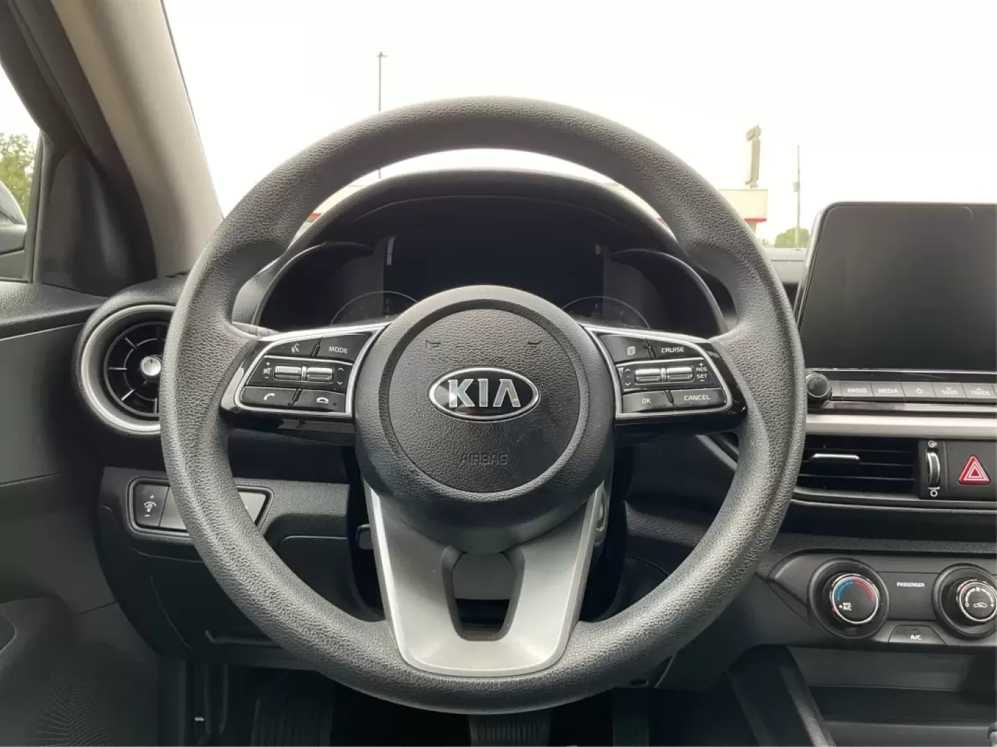 2021 Kia Forte FE (3KPF24AD5ME) with an 2L I-4 DOHC engine, located at 8750 N County Rd 25A, Piqua, OH, 45356, (937) 908-9800, 40.164391, -84.232513 - Are you looking for a reliable vehicle that suits your busy lifestyle? Whether you're commuting to work, shuttling the kids to school, or planning your next weekend adventure, the 2021 Kia Forte is the perfect sedan for you. With its impressive fuel efficiency, spacious interior, and advanced featur - Photo#15