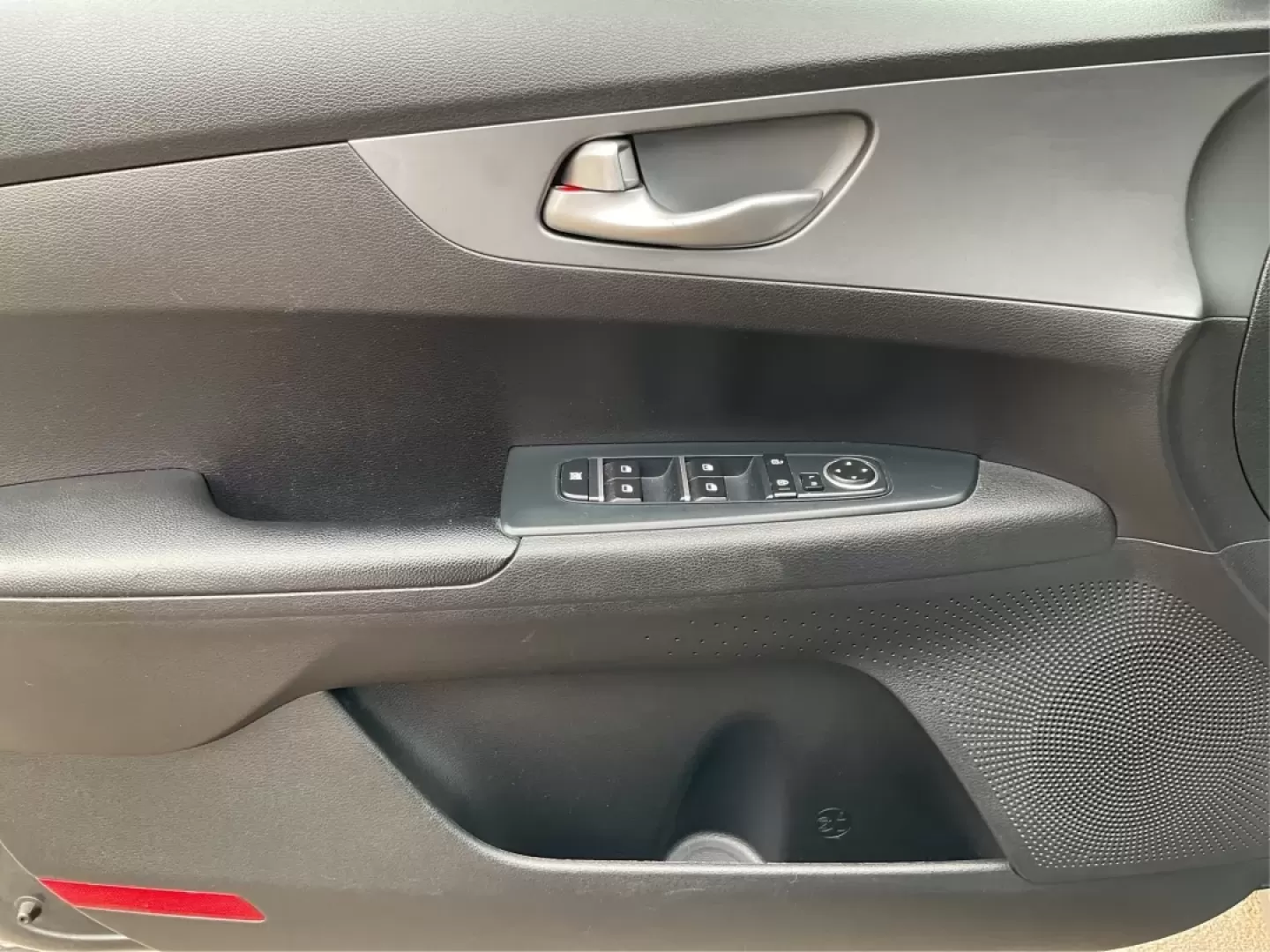 2021 Kia Forte FE (3KPF24AD5ME) with an 2L I-4 DOHC engine, located at 8750 N County Rd 25A, Piqua, OH, 45356, (937) 908-9800, 40.164391, -84.232513 - Are you looking for a reliable vehicle that suits your busy lifestyle? Whether you're commuting to work, shuttling the kids to school, or planning your next weekend adventure, the 2021 Kia Forte is the perfect sedan for you. With its impressive fuel efficiency, spacious interior, and advanced featur - Photo#16