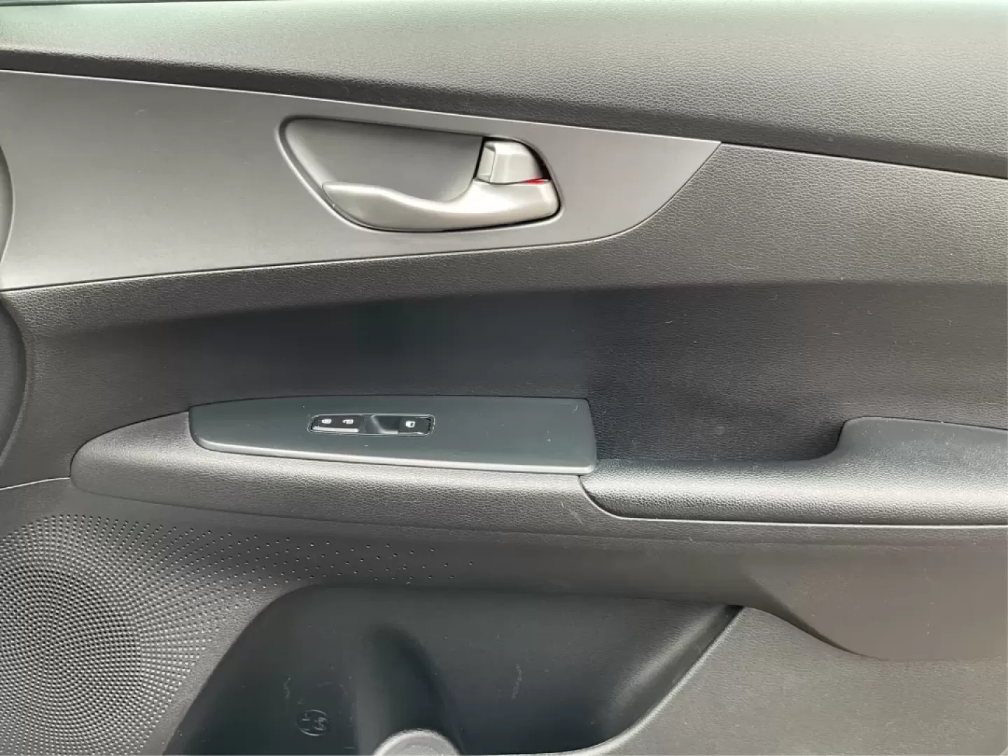 2021 Kia Forte FE (3KPF24AD5ME) with an 2L I-4 DOHC engine, located at 8750 N County Rd 25A, Piqua, OH, 45356, (937) 908-9800, 40.164391, -84.232513 - Are you looking for a reliable vehicle that suits your busy lifestyle? Whether you're commuting to work, shuttling the kids to school, or planning your next weekend adventure, the 2021 Kia Forte is the perfect sedan for you. With its impressive fuel efficiency, spacious interior, and advanced featur - Photo#17