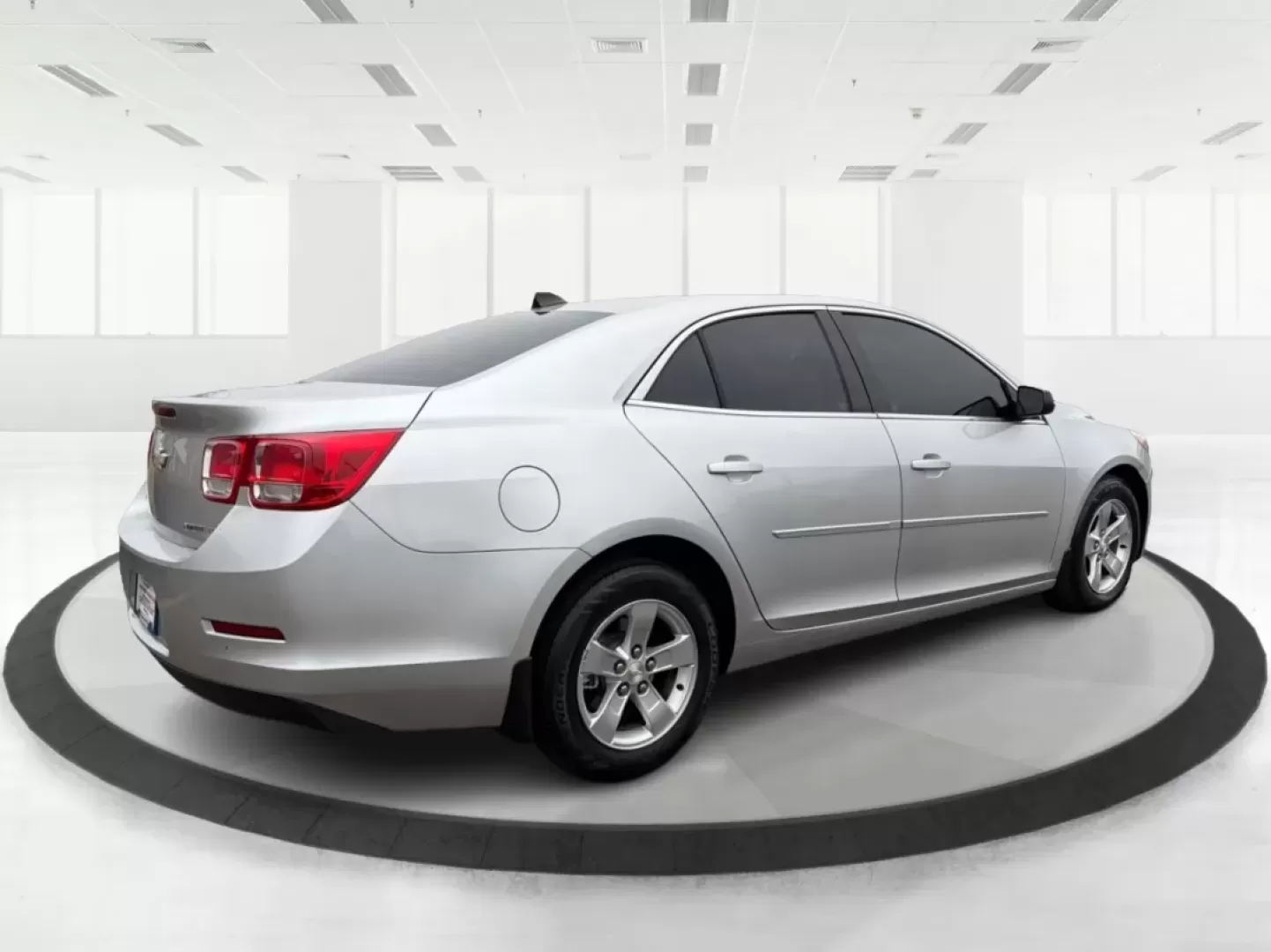 2014 Chevrolet Malibu 1LS (1G11B5SL5EU) with an ECOTEC 2.5L I-4 gasoline direct injection engine, located at 4508 South Dixie Dr, Moraine, OH, 45439, (937) 908-9800, 39.689976, -84.218452 - Experience the perfect blend of comfort, style, and reliability with the 2014 Chevrolet Malibu 1LS, available now at Advantage Car and Credit Moraine! Whether you're commuting to work, running errands, or planning a weekend getaway, this sleek sedan is designed to enhance your driving experience wh - Photo#2