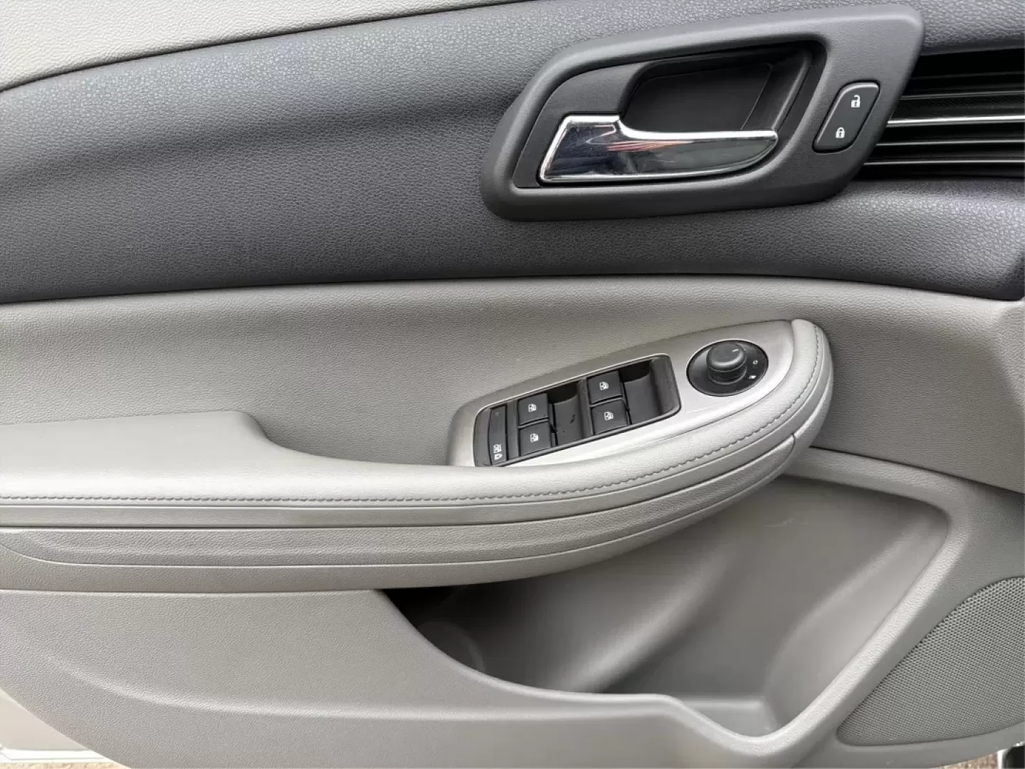 2014 Chevrolet Malibu 1LS (1G11B5SL5EU) with an ECOTEC 2.5L I-4 gasoline direct injection engine, located at 4508 South Dixie Dr, Moraine, OH, 45439, (937) 908-9800, 39.689976, -84.218452 - Experience the perfect blend of comfort, style, and reliability with the 2014 Chevrolet Malibu 1LS, available now at Advantage Car and Credit Moraine! Whether you're commuting to work, running errands, or planning a weekend getaway, this sleek sedan is designed to enhance your driving experience wh - Photo#18