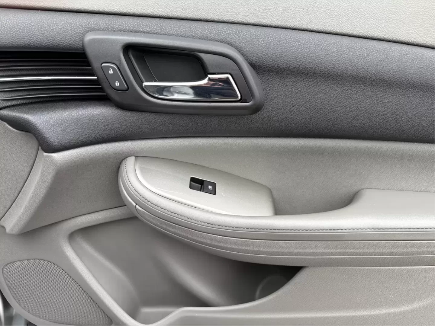 2014 Chevrolet Malibu 1LS (1G11B5SL5EU) with an ECOTEC 2.5L I-4 gasoline direct injection engine, located at 4508 South Dixie Dr, Moraine, OH, 45439, (937) 908-9800, 39.689976, -84.218452 - Experience the perfect blend of comfort, style, and reliability with the 2014 Chevrolet Malibu 1LS, available now at Advantage Car and Credit Moraine! Whether you're commuting to work, running errands, or planning a weekend getaway, this sleek sedan is designed to enhance your driving experience wh - Photo#19