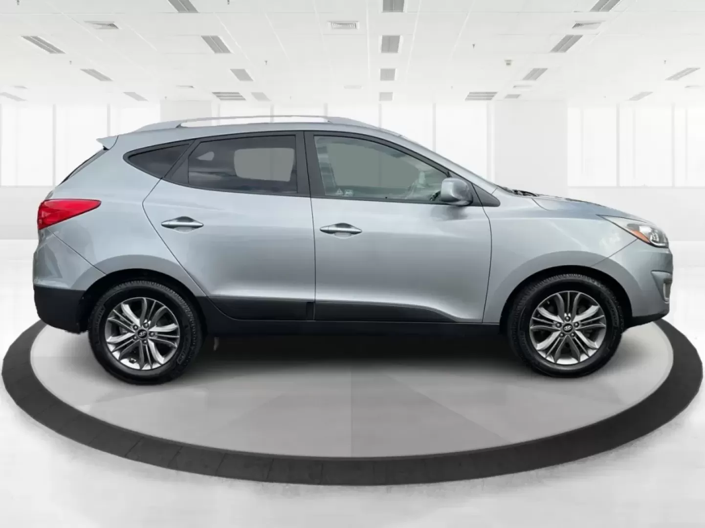 2015 Hyundai Tucson SE (KM8JUCAG2FU) with an Theta II 2.4L I-4 gasoline direct injection engine, located at 1099 N County Rd 25A , Troy, OH, 45373, (937) 908-9800, 40.057079, -84.212883 - Are you ready to elevate your daily commute or weekend adventures? The 2015 Hyundai Tucson SE, available exclusively at Advantage Car and Credit in Troy, OH, is the perfect SUV for anyone looking to enhance their lifestyle with a reliable and stylish vehicle. With its robust features and practicalit - Photo#1