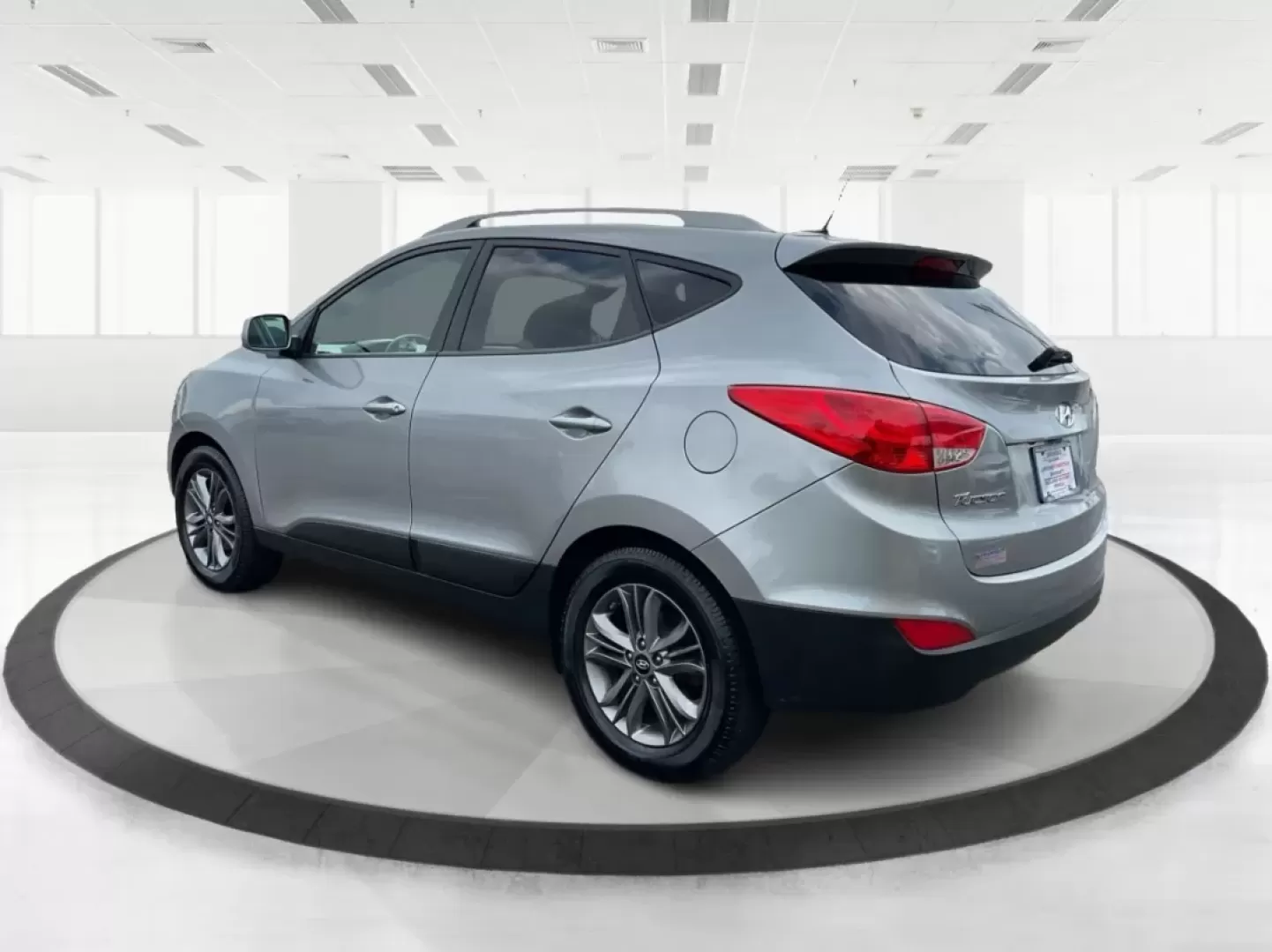 2015 Hyundai Tucson SE (KM8JUCAG2FU) with an Theta II 2.4L I-4 gasoline direct injection engine, located at 1099 N County Rd 25A , Troy, OH, 45373, (937) 908-9800, 40.057079, -84.212883 - Are you ready to elevate your daily commute or weekend adventures? The 2015 Hyundai Tucson SE, available exclusively at Advantage Car and Credit in Troy, OH, is the perfect SUV for anyone looking to enhance their lifestyle with a reliable and stylish vehicle. With its robust features and practicalit - Photo#3