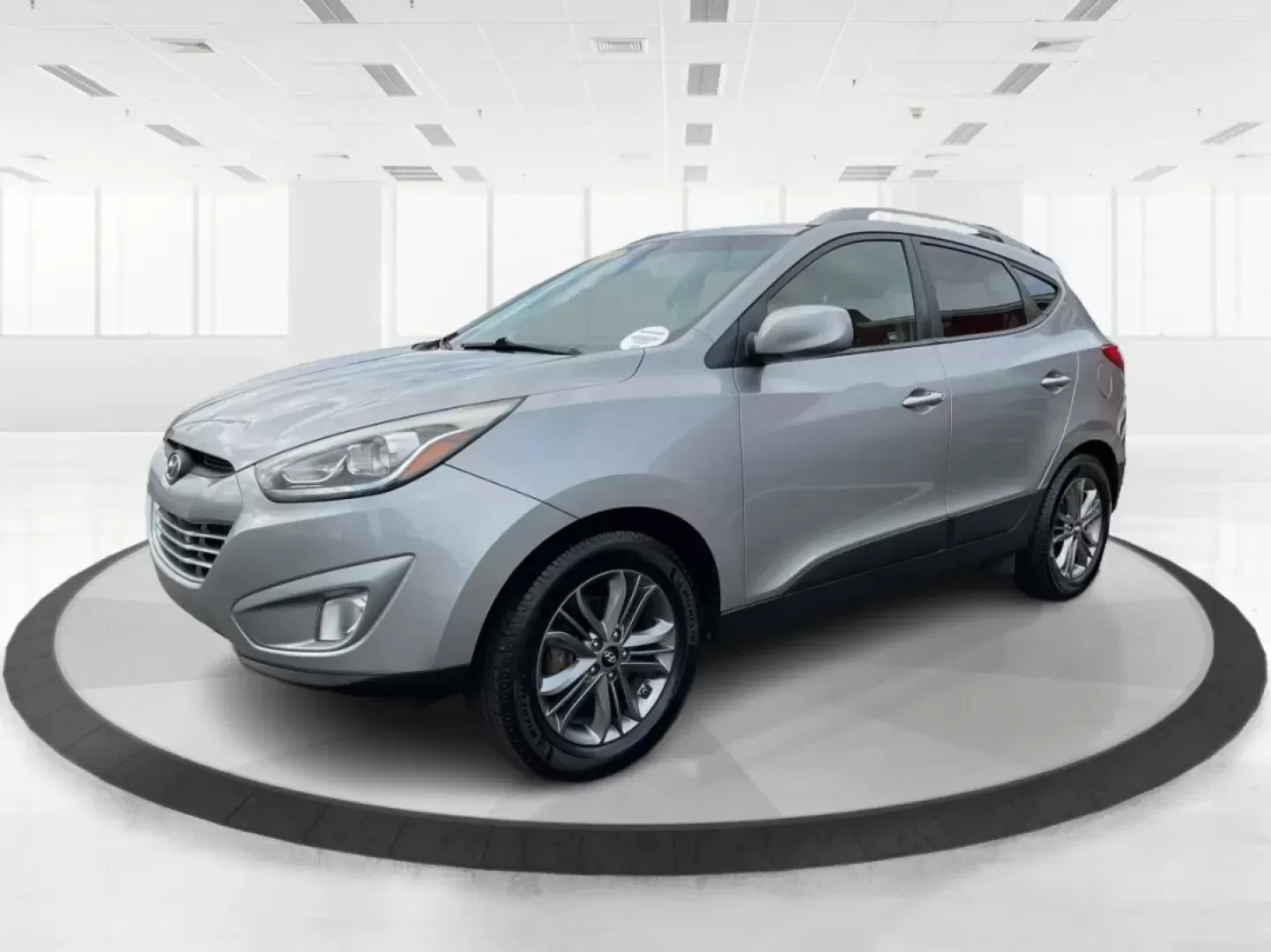 2015 Hyundai Tucson SE (KM8JUCAG2FU) with an Theta II 2.4L I-4 gasoline direct injection engine, located at 1099 N County Rd 25A , Troy, OH, 45373, (937) 908-9800, 40.057079, -84.212883 - Are you ready to elevate your daily commute or weekend adventures? The 2015 Hyundai Tucson SE, available exclusively at Advantage Car and Credit in Troy, OH, is the perfect SUV for anyone looking to enhance their lifestyle with a reliable and stylish vehicle. With its robust features and practicalit - Photo#7
