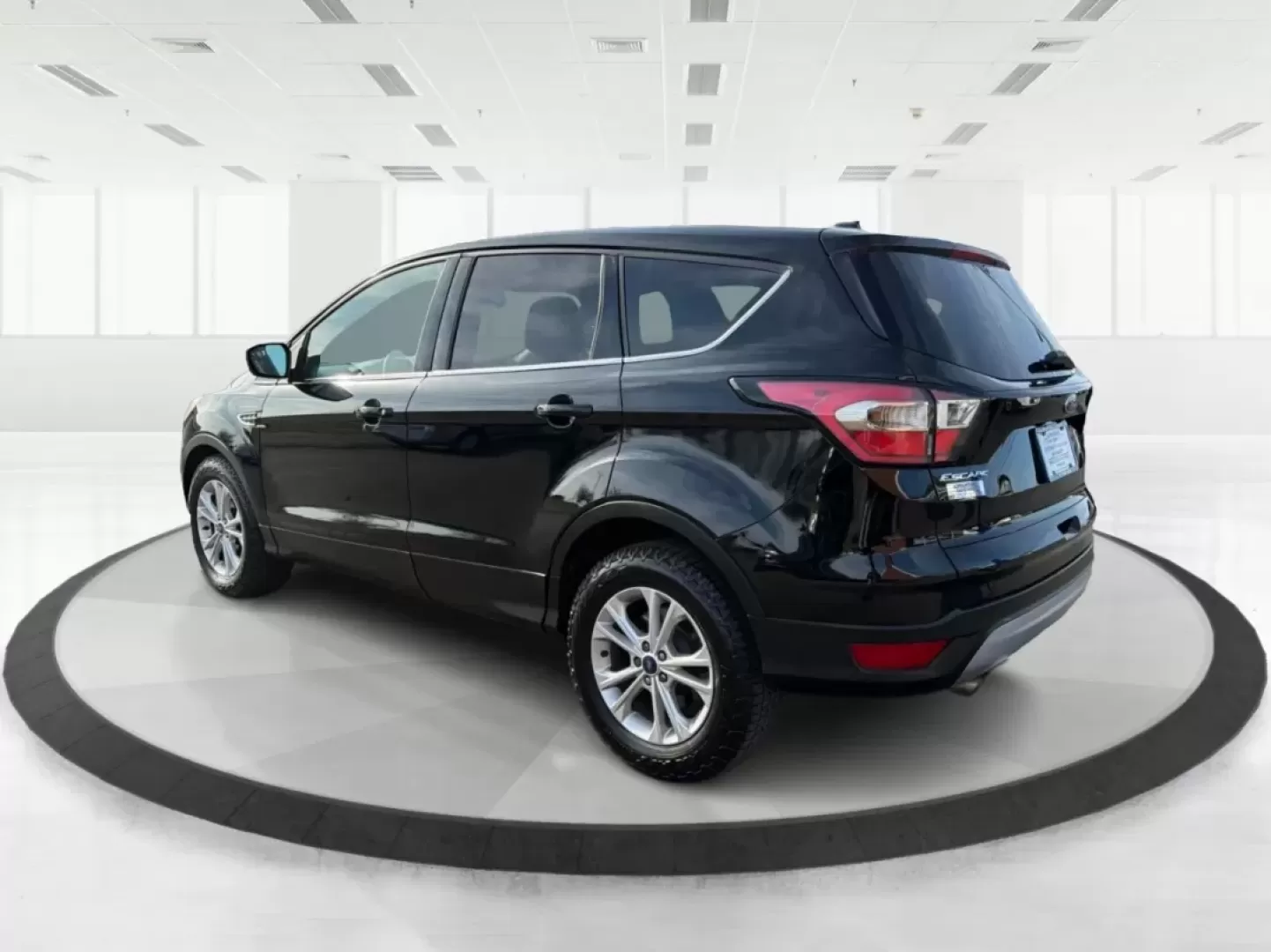 2017 Ford Escape (1FMCU0GD6HU) with an 1.5L L4 DOHC 16V engine, 6-Speed Automatic transmission, located at 4508 South Dixie Dr, Moraine, OH, 45439, (937) 908-9800, 39.689976, -84.218452 - **Explore the Open Road in This 2017 Ford Escape SE Perfect for Your Active Lifestyle!**<br /> <br /> Are you searching for a versatile and stylish SUV that perfectly fits your on-the-go lifestyle? Look no further! The 2017 Ford Escape SE is ideal for families, commuters, or anyone who loves weeken - Photo#4