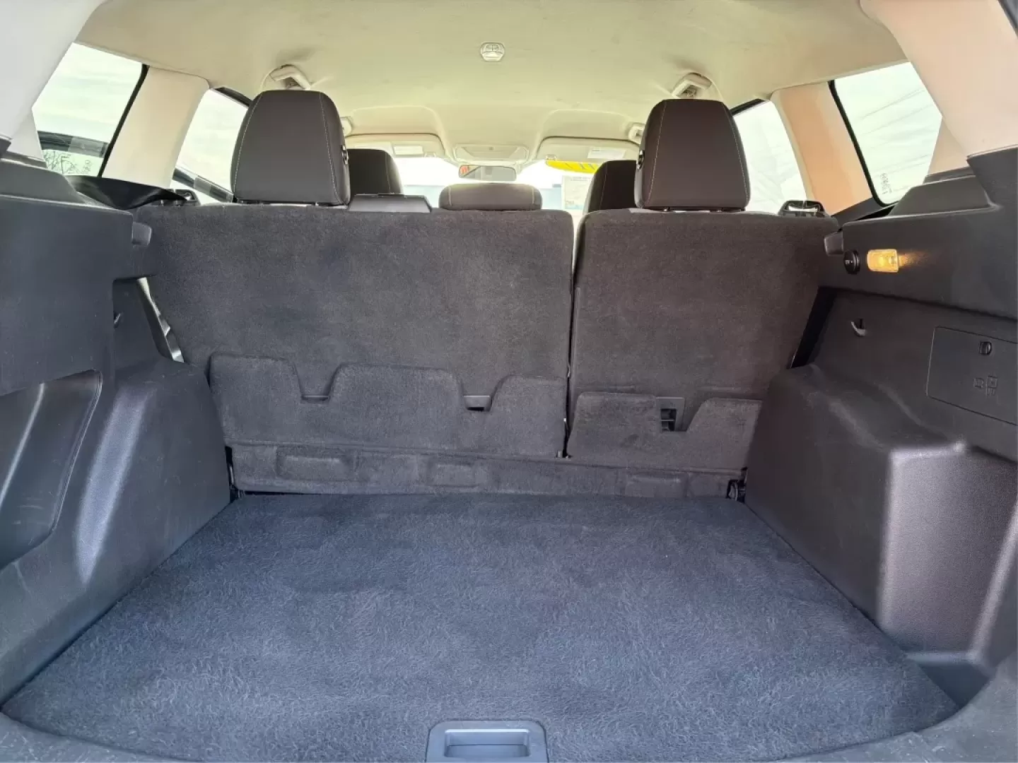 2017 Ford Escape (1FMCU0GD6HU) with an 1.5L L4 DOHC 16V engine, 6-Speed Automatic transmission, located at 4508 South Dixie Dr, Moraine, OH, 45439, (937) 908-9800, 39.689976, -84.218452 - **Explore the Open Road in This 2017 Ford Escape SE Perfect for Your Active Lifestyle!**<br /> <br /> Are you searching for a versatile and stylish SUV that perfectly fits your on-the-go lifestyle? Look no further! The 2017 Ford Escape SE is ideal for families, commuters, or anyone who loves weeken - Photo#12