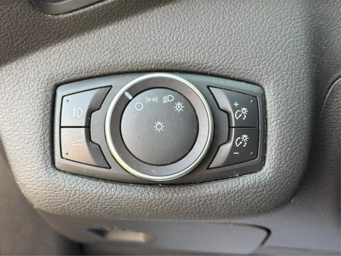 2017 Ford Escape (1FMCU0GD6HU) with an 1.5L L4 DOHC 16V engine, 6-Speed Automatic transmission, located at 4508 South Dixie Dr, Moraine, OH, 45439, (937) 908-9800, 39.689976, -84.218452 - **Explore the Open Road in This 2017 Ford Escape SE Perfect for Your Active Lifestyle!**<br /> <br /> Are you searching for a versatile and stylish SUV that perfectly fits your on-the-go lifestyle? Look no further! The 2017 Ford Escape SE is ideal for families, commuters, or anyone who loves weeken - Photo#17