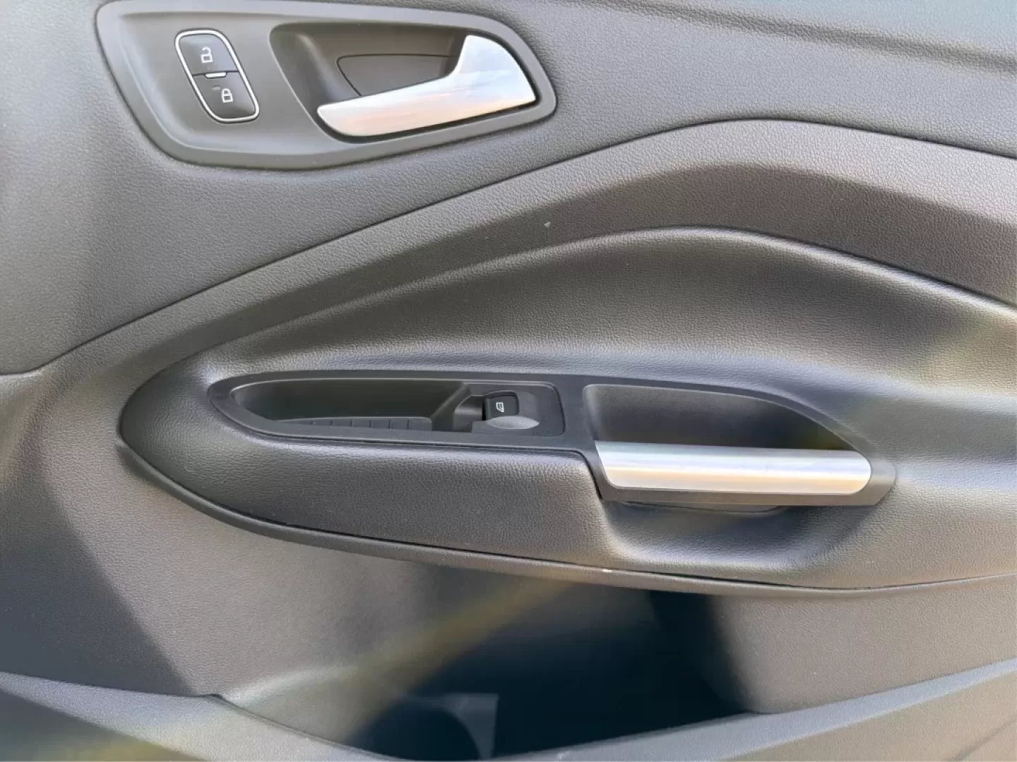 2017 Ford Escape (1FMCU0GD6HU) with an 1.5L L4 DOHC 16V engine, 6-Speed Automatic transmission, located at 4508 South Dixie Dr, Moraine, OH, 45439, (937) 908-9800, 39.689976, -84.218452 - **Explore the Open Road in This 2017 Ford Escape SE Perfect for Your Active Lifestyle!**<br /> <br /> Are you searching for a versatile and stylish SUV that perfectly fits your on-the-go lifestyle? Look no further! The 2017 Ford Escape SE is ideal for families, commuters, or anyone who loves weeken - Photo#20