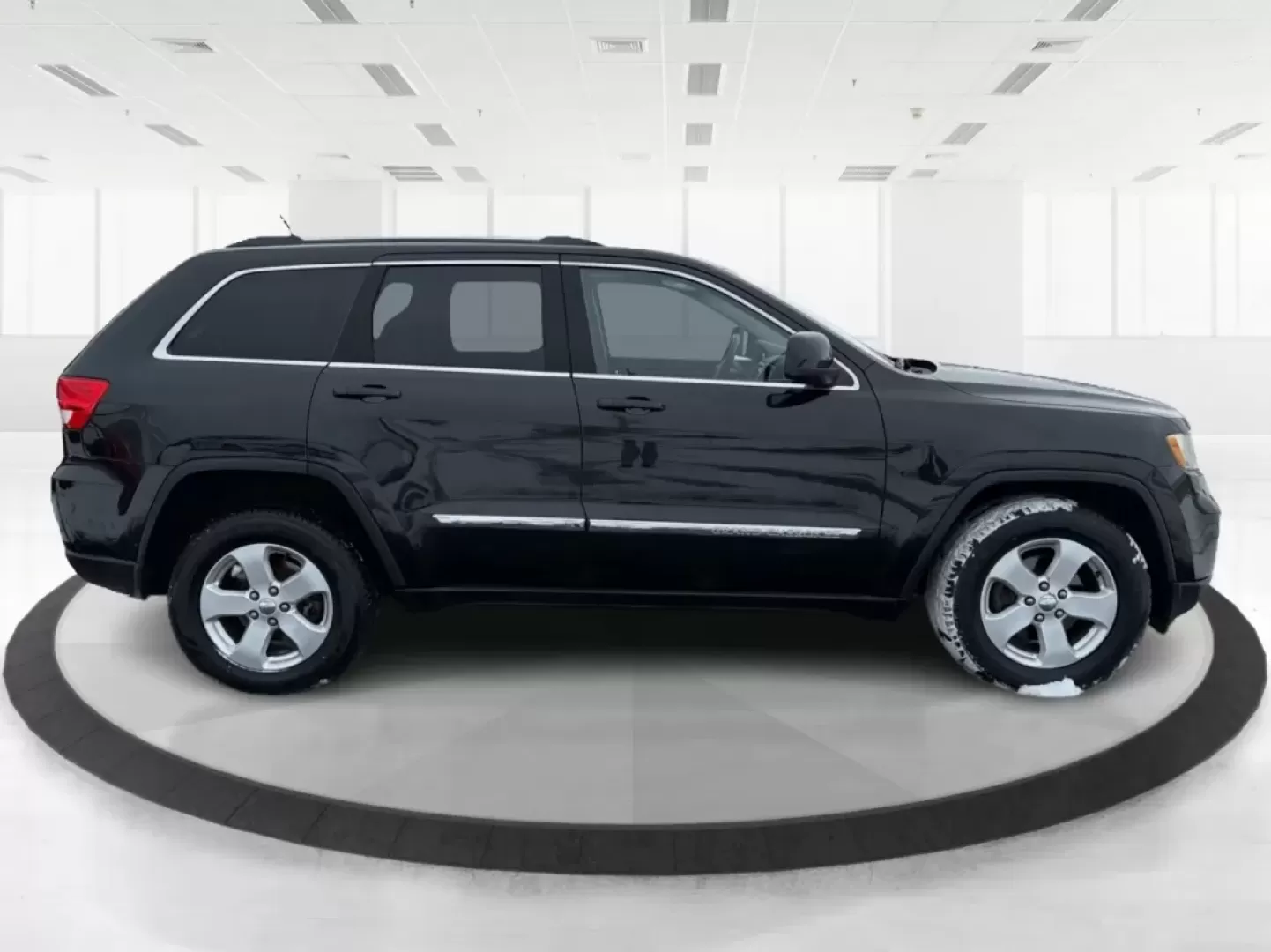 2013 Jeep Grand Cherokee Laredo (1C4RJFAGXDC) with an Other engine, located at 1099 N County Rd 25A , Troy, OH, 45373, (937) 908-9800, 40.057079, -84.212883 - **Adventure Awaits: 2013 Jeep Grand Cherokee Laredo Ready for Your Next Journey**<br /> <br /> Are you ready to tackle your next family adventure or weekend getaway? Look no further than this stunning 2013 Jeep Grand Cherokee Laredo, available now at Advantage Car and Credit in Troy, OH. This versat - Photo#1