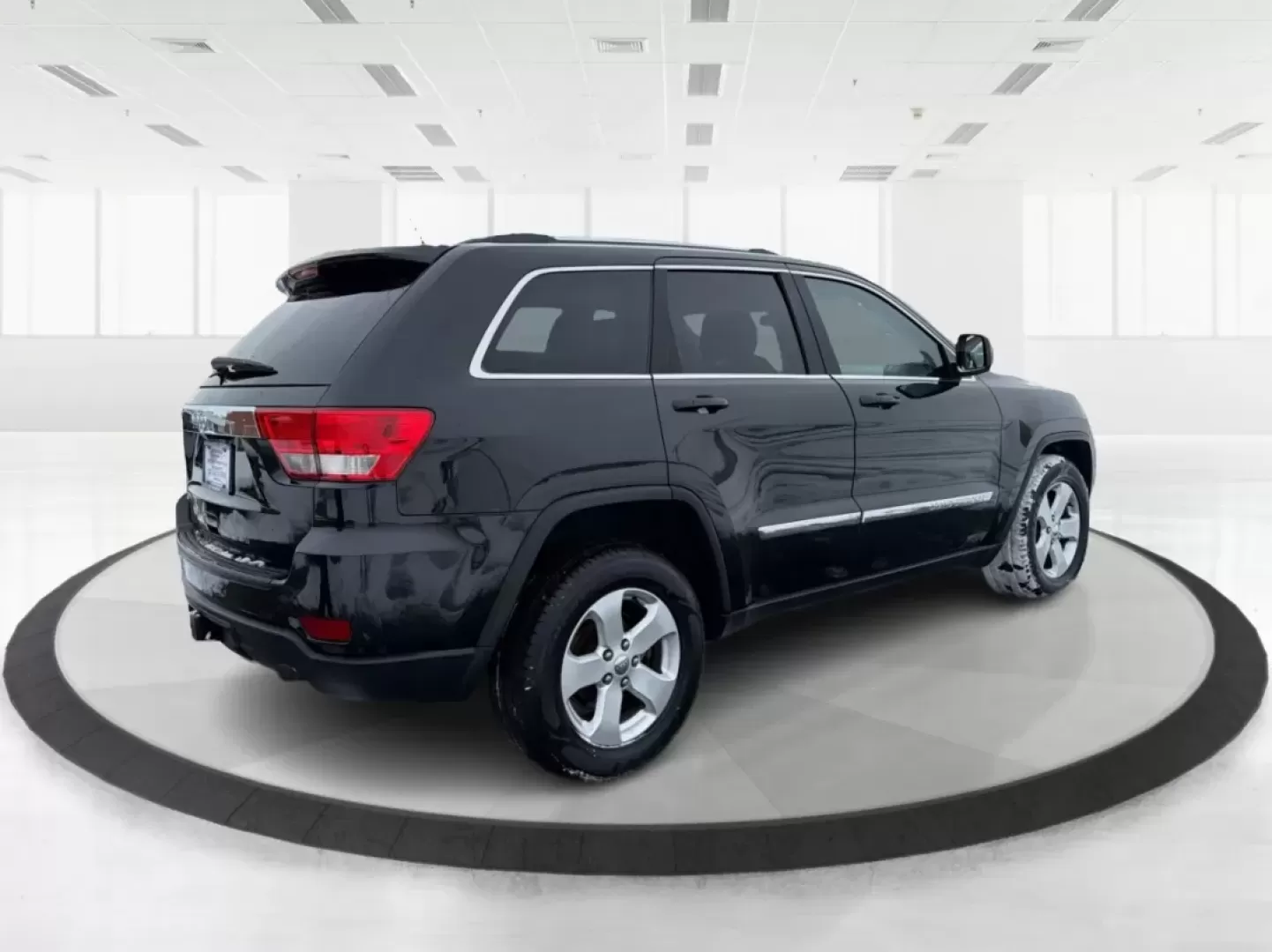 2013 Jeep Grand Cherokee Laredo (1C4RJFAGXDC) with an Other engine, located at 1099 N County Rd 25A , Troy, OH, 45373, (937) 908-9800, 40.057079, -84.212883 - **Adventure Awaits: 2013 Jeep Grand Cherokee Laredo Ready for Your Next Journey**<br /> <br /> Are you ready to tackle your next family adventure or weekend getaway? Look no further than this stunning 2013 Jeep Grand Cherokee Laredo, available now at Advantage Car and Credit in Troy, OH. This versat - Photo#2