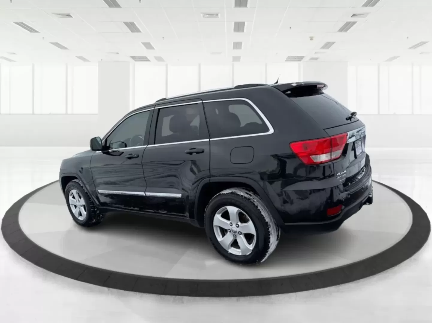 2013 Jeep Grand Cherokee Laredo (1C4RJFAGXDC) with an Other engine, located at 1099 N County Rd 25A , Troy, OH, 45373, (937) 908-9800, 40.057079, -84.212883 - **Adventure Awaits: 2013 Jeep Grand Cherokee Laredo Ready for Your Next Journey**<br /> <br /> Are you ready to tackle your next family adventure or weekend getaway? Look no further than this stunning 2013 Jeep Grand Cherokee Laredo, available now at Advantage Car and Credit in Troy, OH. This versat - Photo#4