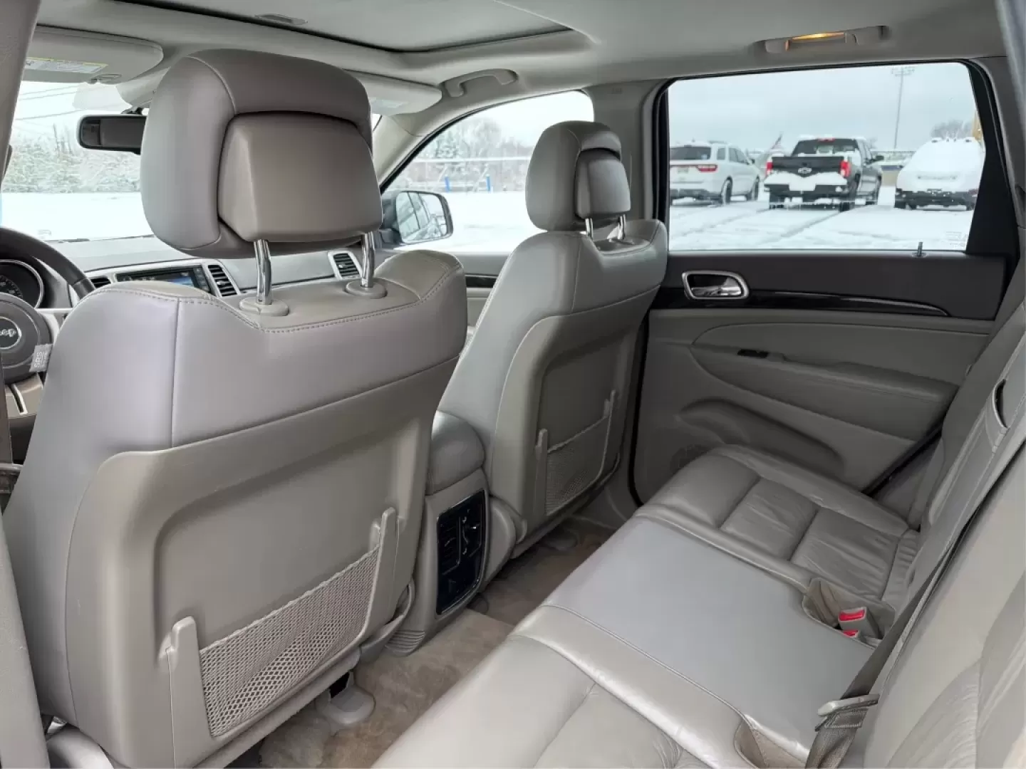 2013 Jeep Grand Cherokee Laredo (1C4RJFAGXDC) with an Other engine, located at 1099 N County Rd 25A , Troy, OH, 45373, (937) 908-9800, 40.057079, -84.212883 - **Adventure Awaits: 2013 Jeep Grand Cherokee Laredo Ready for Your Next Journey**<br /> <br /> Are you ready to tackle your next family adventure or weekend getaway? Look no further than this stunning 2013 Jeep Grand Cherokee Laredo, available now at Advantage Car and Credit in Troy, OH. This versat - Photo#10