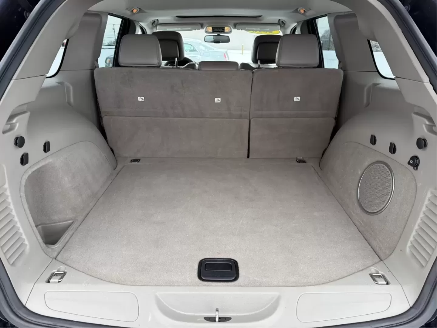 2013 Jeep Grand Cherokee Laredo (1C4RJFAGXDC) with an Other engine, located at 1099 N County Rd 25A , Troy, OH, 45373, (937) 908-9800, 40.057079, -84.212883 - **Adventure Awaits: 2013 Jeep Grand Cherokee Laredo Ready for Your Next Journey**<br /> <br /> Are you ready to tackle your next family adventure or weekend getaway? Look no further than this stunning 2013 Jeep Grand Cherokee Laredo, available now at Advantage Car and Credit in Troy, OH. This versat - Photo#12