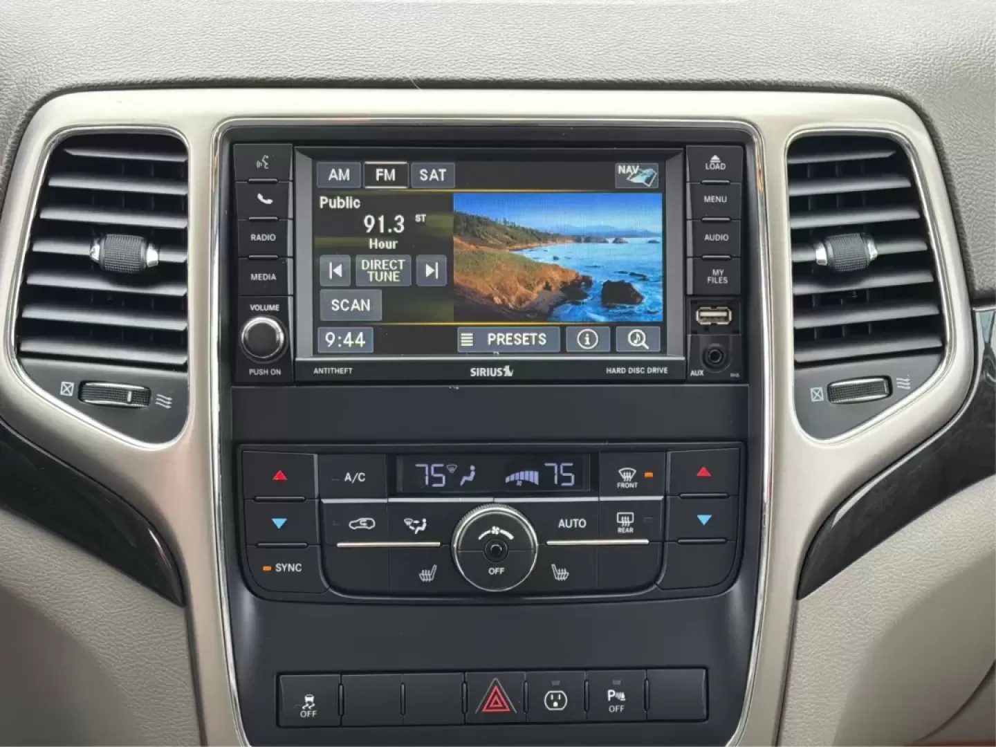 2013 Jeep Grand Cherokee Laredo (1C4RJFAGXDC) with an Other engine, located at 1099 N County Rd 25A , Troy, OH, 45373, (937) 908-9800, 40.057079, -84.212883 - **Adventure Awaits: 2013 Jeep Grand Cherokee Laredo Ready for Your Next Journey**<br /> <br /> Are you ready to tackle your next family adventure or weekend getaway? Look no further than this stunning 2013 Jeep Grand Cherokee Laredo, available now at Advantage Car and Credit in Troy, OH. This versat - Photo#13