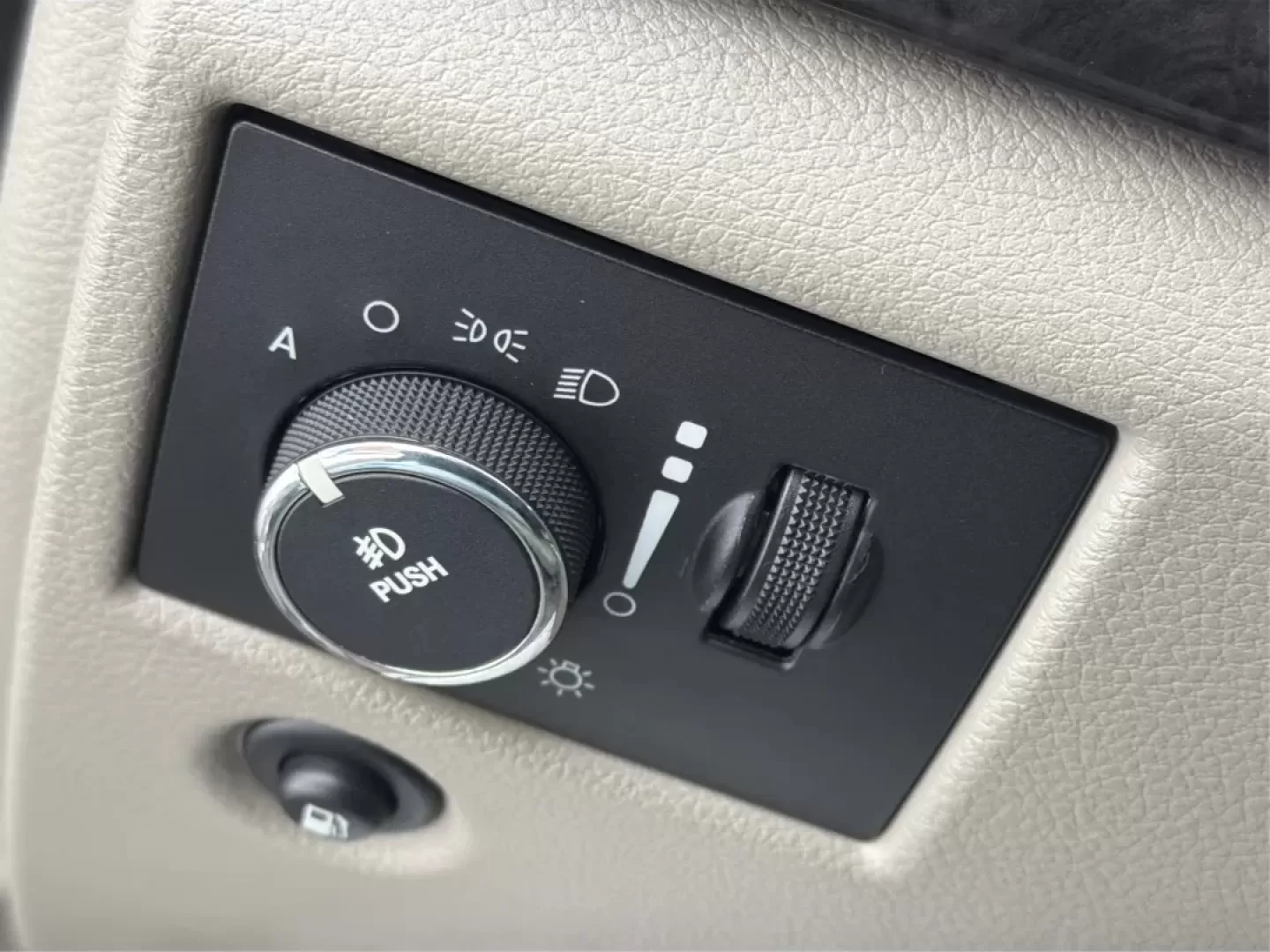 2013 Jeep Grand Cherokee Laredo (1C4RJFAGXDC) with an Other engine, located at 1099 N County Rd 25A , Troy, OH, 45373, (937) 908-9800, 40.057079, -84.212883 - **Adventure Awaits: 2013 Jeep Grand Cherokee Laredo Ready for Your Next Journey**<br /> <br /> Are you ready to tackle your next family adventure or weekend getaway? Look no further than this stunning 2013 Jeep Grand Cherokee Laredo, available now at Advantage Car and Credit in Troy, OH. This versat - Photo#17