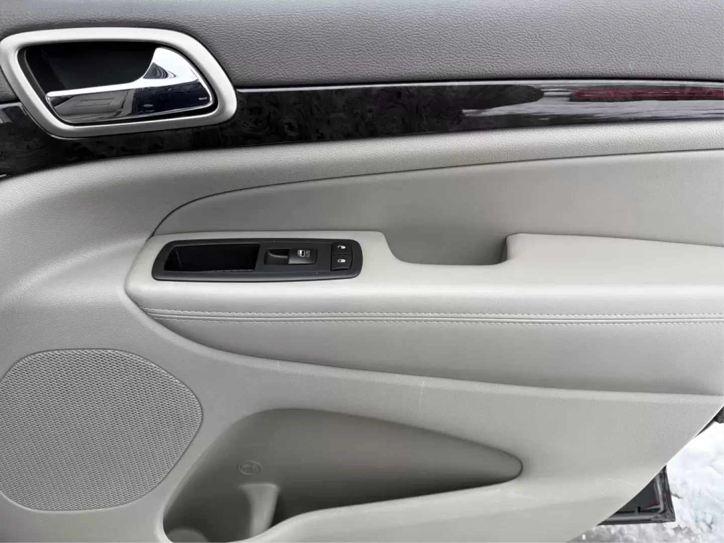 2013 Jeep Grand Cherokee Laredo (1C4RJFAGXDC) with an Other engine, located at 1099 N County Rd 25A , Troy, OH, 45373, (937) 908-9800, 40.057079, -84.212883 - **Adventure Awaits: 2013 Jeep Grand Cherokee Laredo Ready for Your Next Journey**<br /> <br /> Are you ready to tackle your next family adventure or weekend getaway? Look no further than this stunning 2013 Jeep Grand Cherokee Laredo, available now at Advantage Car and Credit in Troy, OH. This versat - Photo#20