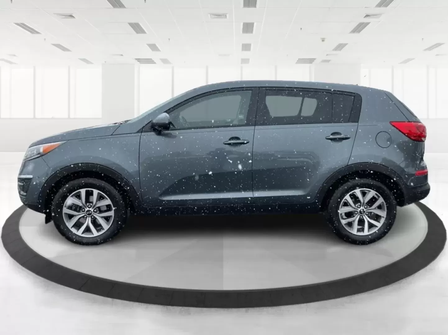 2015 Kia Sportage LX (KNDPB3AC8F7) with an Other engine, located at 1951 S Dayton Lakeview Rd., New Carlisle, OH, 45344, (937) 908-9800, 39.890999, -84.050255 - **Adventure Awaits: Discover the 2015 Kia Sportage LX at Advantage Car and Credit!**<br /> <br /> Are you ready to enhance your lifestyle with a vehicle that's perfect for weekend getaways or daily commutes? At Advantage Car and Credit in New Carlisle, OH, we're excited to introduce you to the 2015 - Photo#5