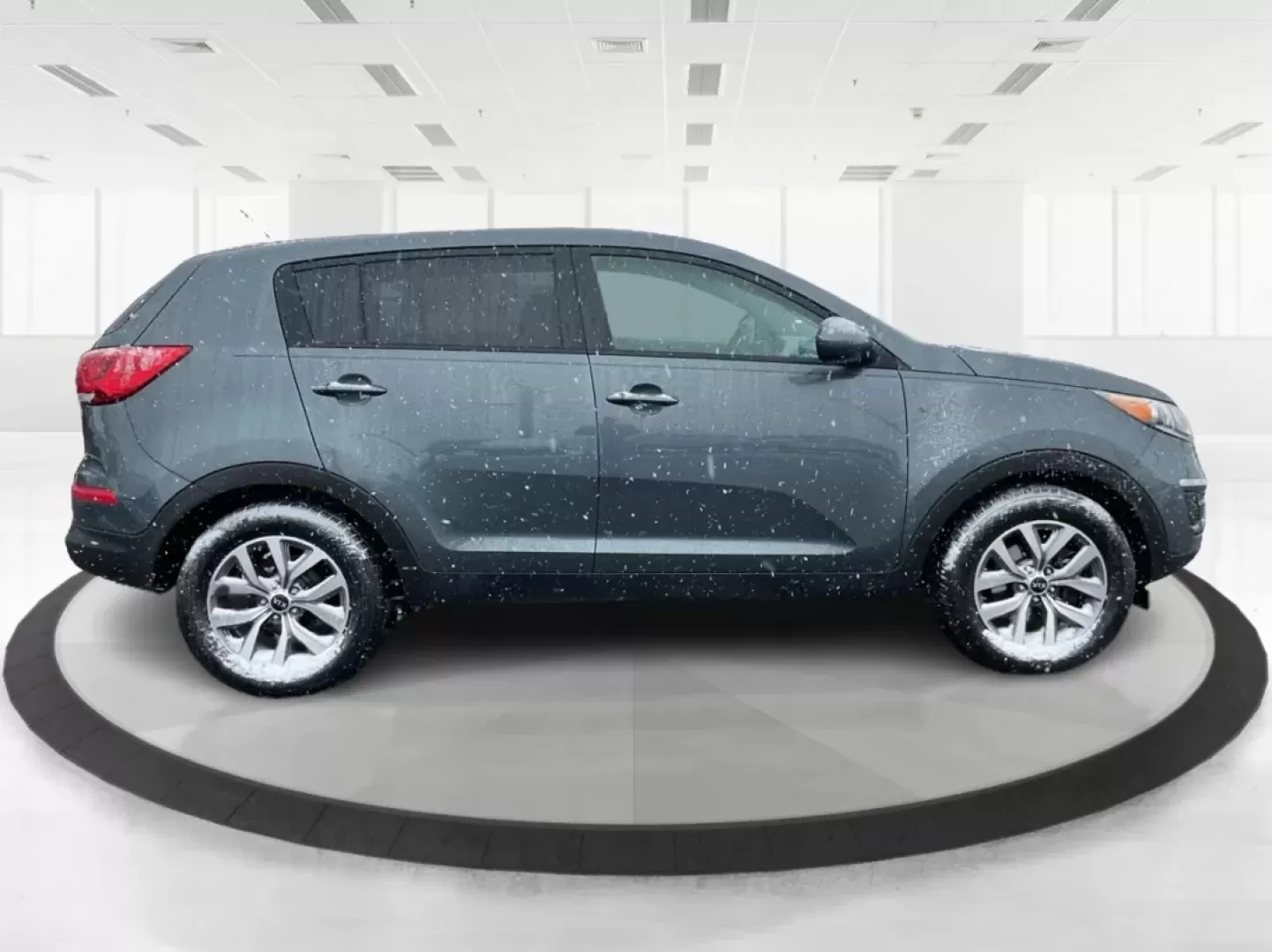 2015 Kia Sportage LX (KNDPB3AC8F7) with an Other engine, located at 880 E. National Road, Vandalia, OH, 45377, (937) 908-9800, 39.891918, -84.183594 - **Adventure Awaits: Discover the 2015 Kia Sportage LX at Advantage Car and Credit!**<br /> <br /> Are you ready to enhance your lifestyle with a vehicle that's perfect for weekend getaways or daily commutes? At Advantage Car and Credit in New Carlisle, OH, we're excited to introduce you to the 2015 - Photo#1