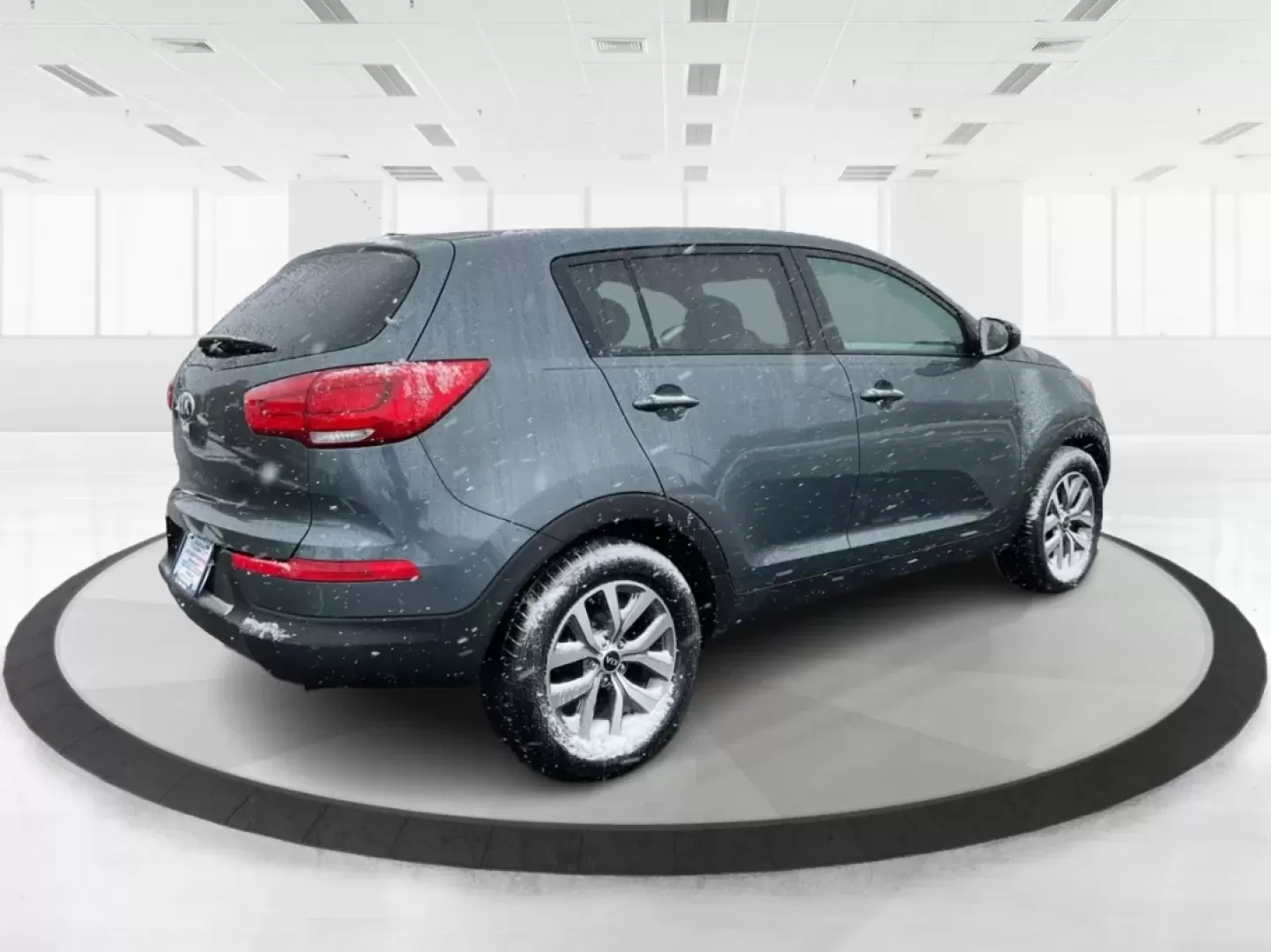 2015 Kia Sportage LX (KNDPB3AC8F7) with an Other engine, located at 880 E. National Road, Vandalia, OH, 45377, (937) 908-9800, 39.891918, -84.183594 - **Adventure Awaits: Discover the 2015 Kia Sportage LX at Advantage Car and Credit!**<br /> <br /> Are you ready to enhance your lifestyle with a vehicle that's perfect for weekend getaways or daily commutes? At Advantage Car and Credit in New Carlisle, OH, we're excited to introduce you to the 2015 - Photo#2