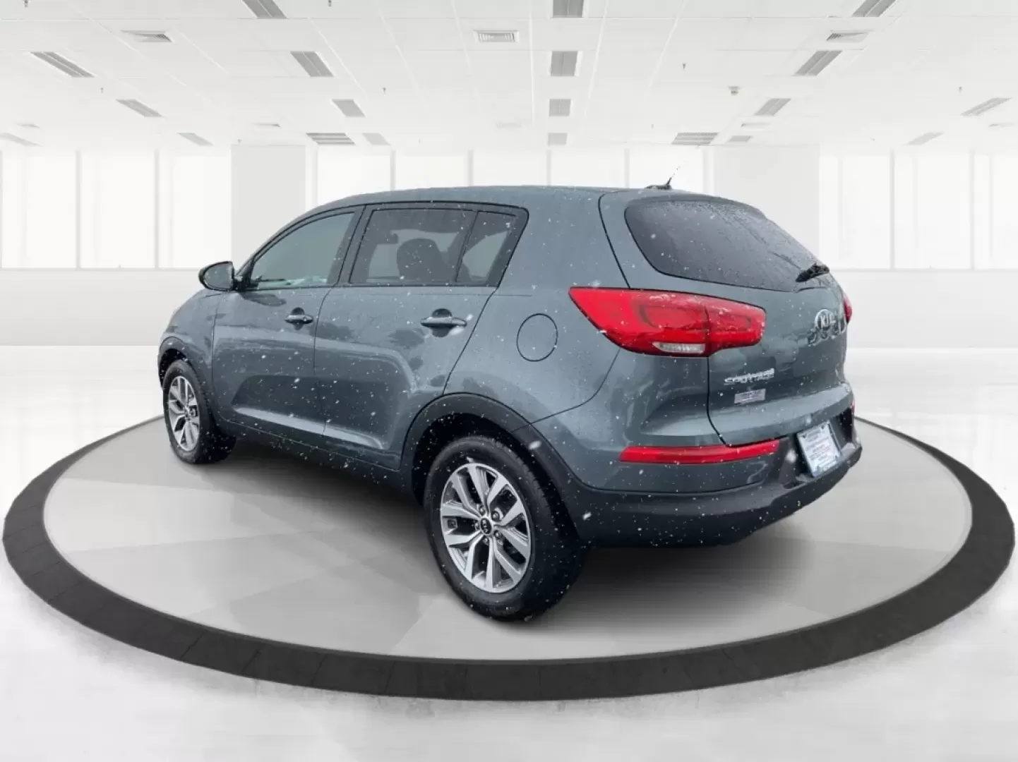 2015 Kia Sportage LX (KNDPB3AC8F7) with an Other engine, located at 880 E. National Road, Vandalia, OH, 45377, (937) 908-9800, 39.891918, -84.183594 - **Adventure Awaits: Discover the 2015 Kia Sportage LX at Advantage Car and Credit!**<br /> <br /> Are you ready to enhance your lifestyle with a vehicle that's perfect for weekend getaways or daily commutes? At Advantage Car and Credit in New Carlisle, OH, we're excited to introduce you to the 2015 - Photo#4