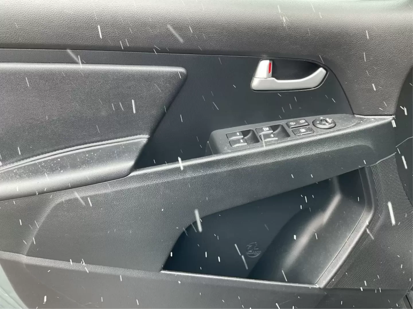 2015 Kia Sportage LX (KNDPB3AC8F7) with an Other engine, located at 880 E. National Road, Vandalia, OH, 45377, (937) 908-9800, 39.891918, -84.183594 - **Adventure Awaits: Discover the 2015 Kia Sportage LX at Advantage Car and Credit!**<br /> <br /> Are you ready to enhance your lifestyle with a vehicle that's perfect for weekend getaways or daily commutes? At Advantage Car and Credit in New Carlisle, OH, we're excited to introduce you to the 2015 - Photo#16