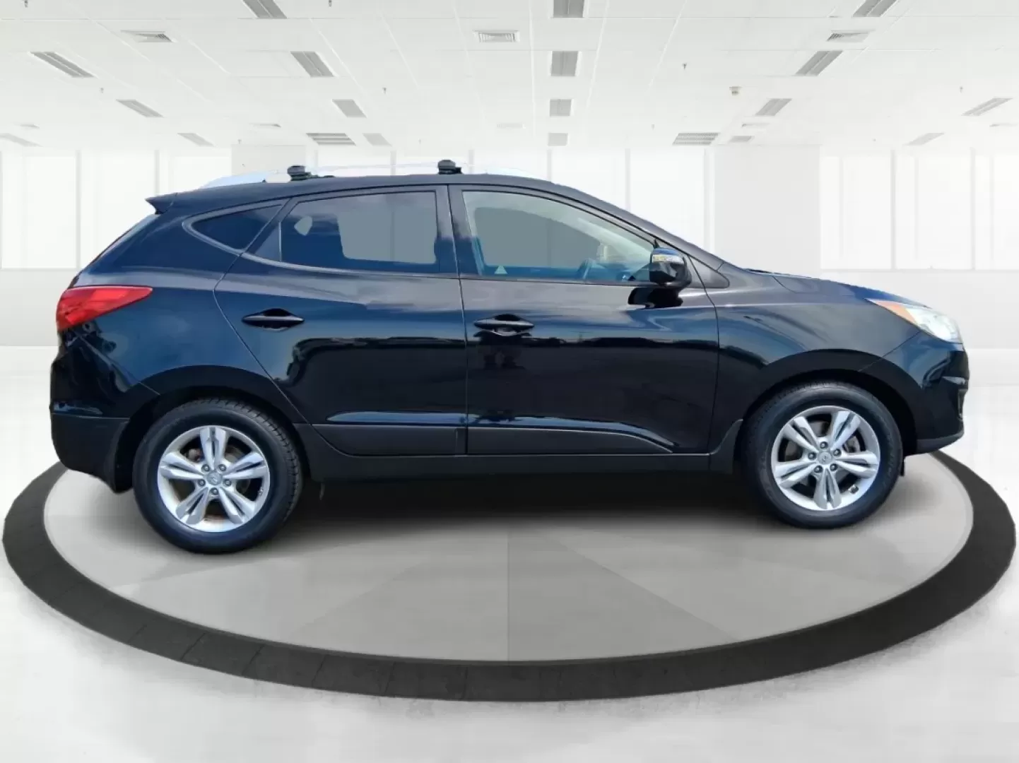 2012 Hyundai Tucson GLS (KM8JU3AC2CU) with an Theta II 2.4L I-4 DOHC engine, located at 1184 Kauffman Ave, Fairborn, OH, 45324, (937) 908-9800, 39.807072, -84.030914 - **Discover Your Next Adventure with the 2012 Hyundai Tucson GLS at Advantage Car and Credit!**<br /> <br /> Are you ready to elevate your lifestyle with a vehicle that meets the demands of your family, your daily commute, or those exciting weekend getaways? Look no further than the 2012 Hyundai Tucs - Photo#1