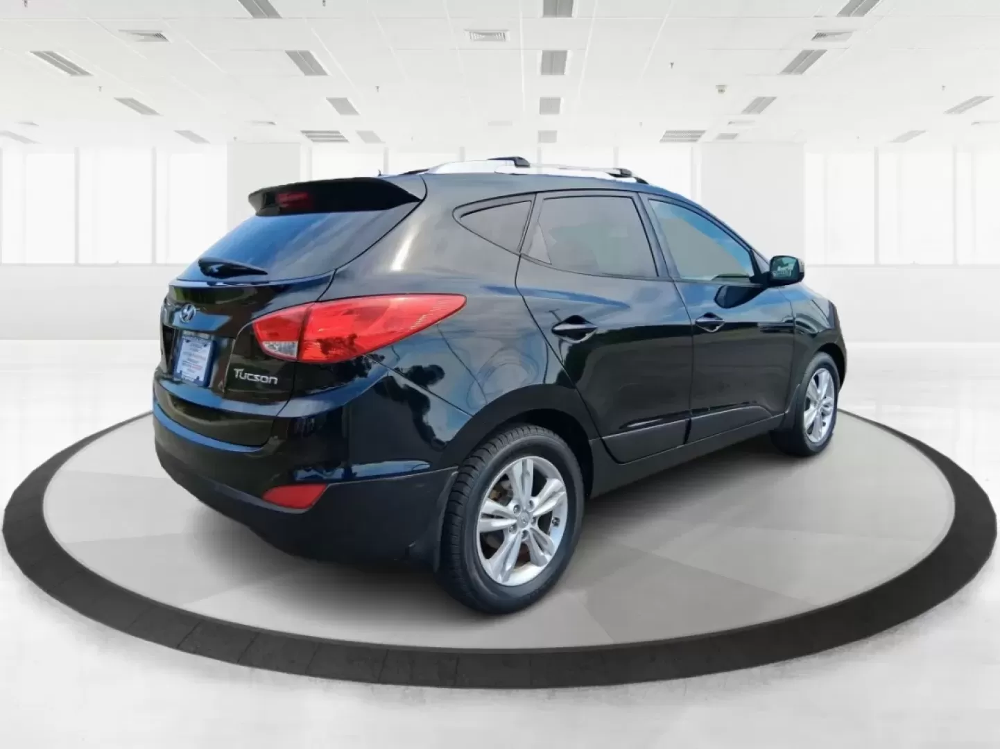 2012 Hyundai Tucson GLS (KM8JU3AC2CU) with an Theta II 2.4L I-4 DOHC engine, located at 1184 Kauffman Ave, Fairborn, OH, 45324, (937) 908-9800, 39.807072, -84.030914 - **Discover Your Next Adventure with the 2012 Hyundai Tucson GLS at Advantage Car and Credit!**<br /> <br /> Are you ready to elevate your lifestyle with a vehicle that meets the demands of your family, your daily commute, or those exciting weekend getaways? Look no further than the 2012 Hyundai Tucs - Photo#2