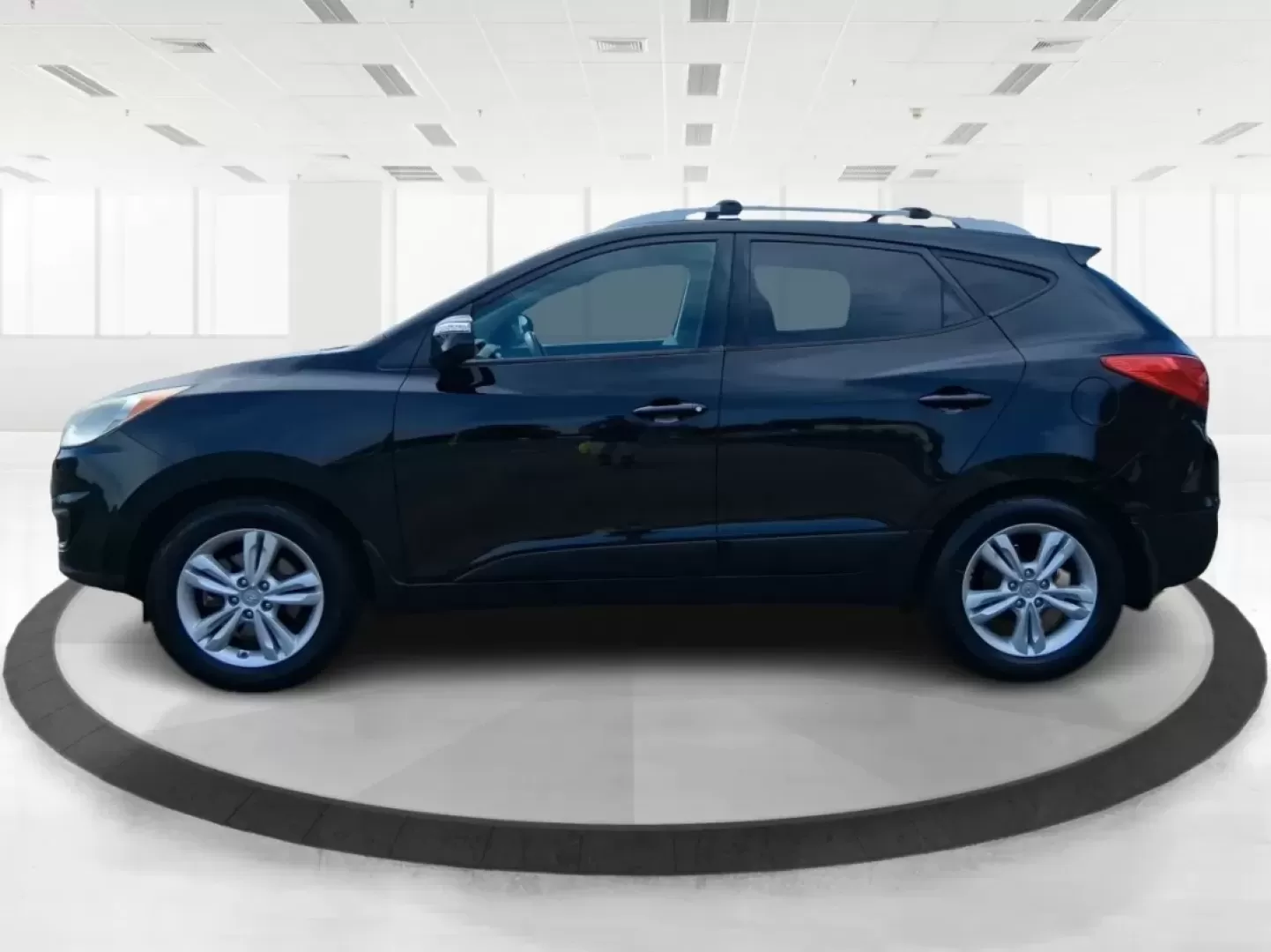 2012 Hyundai Tucson GLS (KM8JU3AC2CU) with an Theta II 2.4L I-4 DOHC engine, located at 1184 Kauffman Ave, Fairborn, OH, 45324, (937) 908-9800, 39.807072, -84.030914 - **Discover Your Next Adventure with the 2012 Hyundai Tucson GLS at Advantage Car and Credit!**<br /> <br /> Are you ready to elevate your lifestyle with a vehicle that meets the demands of your family, your daily commute, or those exciting weekend getaways? Look no further than the 2012 Hyundai Tucs - Photo#5