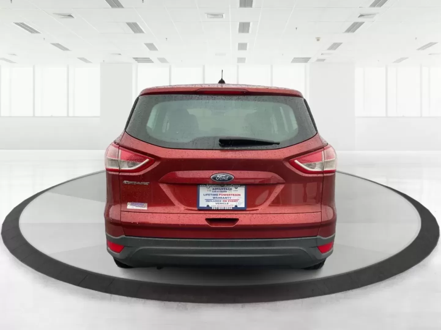 2016 Ford Escape S (1FMCU0F7XGU) with an Duratec 2.5L I-4 DOHC engine, located at 880 E. National Road, Vandalia, OH, 45377, (937) 908-9800, 39.891918, -84.183594 - **Discover Your Next Adventure with the 2016 Ford Escape at Advantage Car and Credit - Vandalia!**<br /> <br /> Are you seeking a vehicle that effortlessly balances comfort, versatility, and style for your daily commute or weekend getaways? Look no further than this stunning 2016 Ford Escape, availa - Photo#3