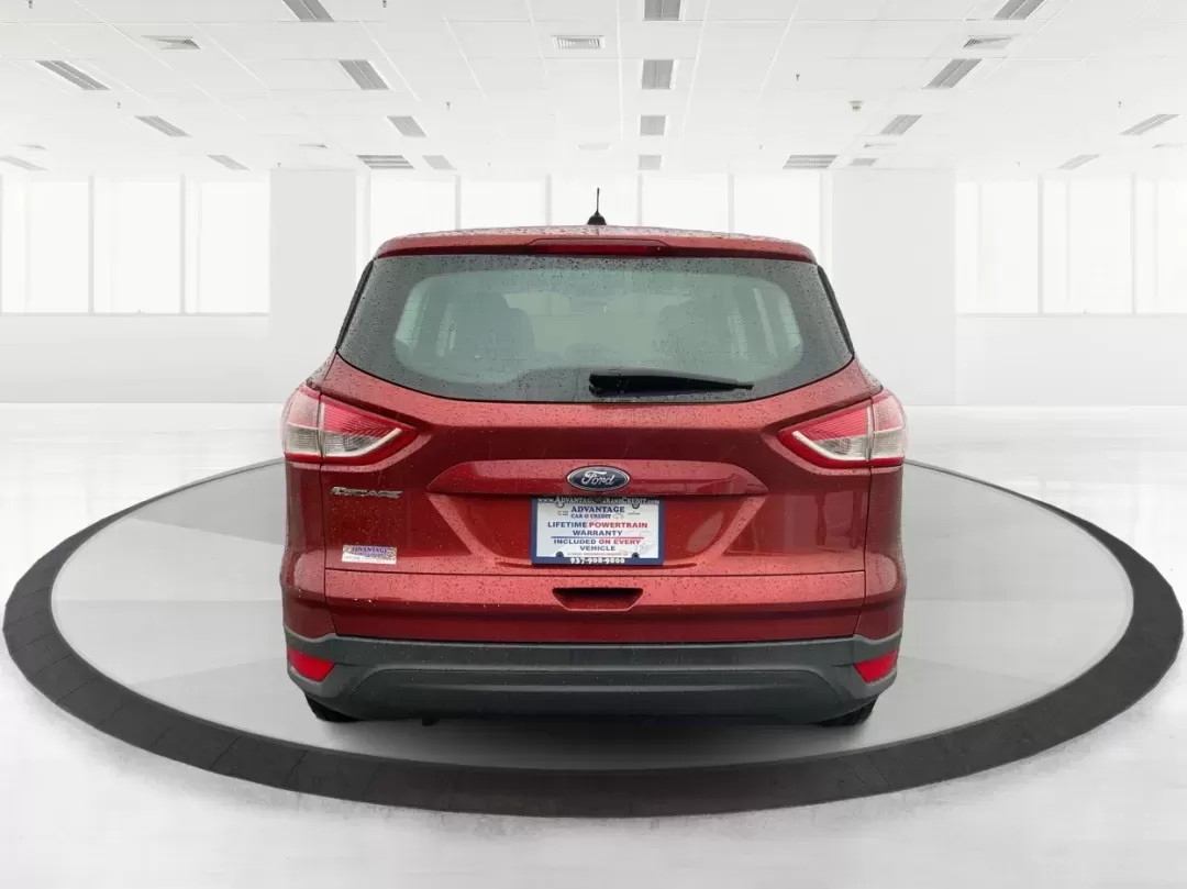 2016 Ford Escape S (1FMCU0F7XGU) with an Duratec 2.5L I-4 DOHC engine, located at 880 E. National Road, Vandalia, OH, 45377, (937) 908-9800, 39.891918, -84.183594 - **Discover Your Next Adventure with the 2016 Ford Escape at Advantage Car and Credit - Vandalia!**<br /> <br /> Are you seeking a vehicle that effortlessly balances comfort, versatility, and style for your daily commute or weekend getaways? Look no further than this stunning 2016 Ford Escape, availa - Photo#3