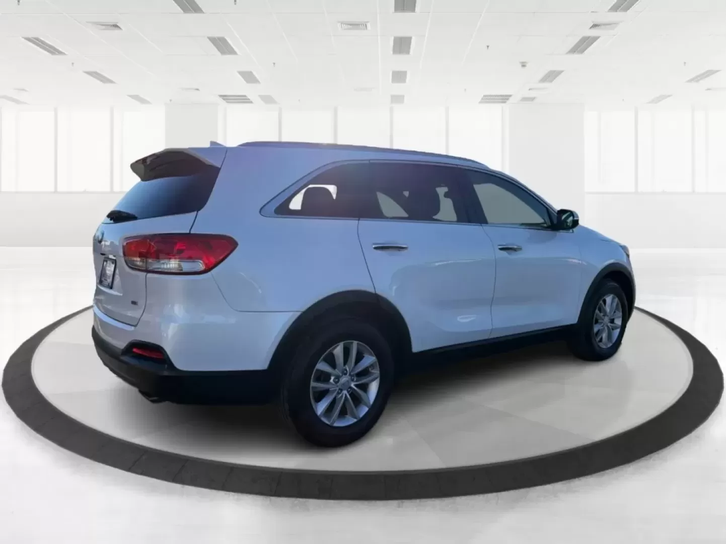 2016 Kia Sorento 2.4L LX (5XYPG4A39GG) with an 2.4L I-4 gasoline direct injection engine, 6-Speed Automatic transmission, located at 4508 South Dixie Dr, Moraine, OH, 45439, (937) 908-9800, 39.689976, -84.218452 - **Discover the Perfect Family SUV for Your Next Adventure!**<br /> <br /> Are you in search of a reliable SUV that can comfortably accommodate your growing family while also being great for weekend getaways? Look no further than the 2016 Kia Sorento 2.4L LX, available now at Advantage Car and Credit - Photo#2