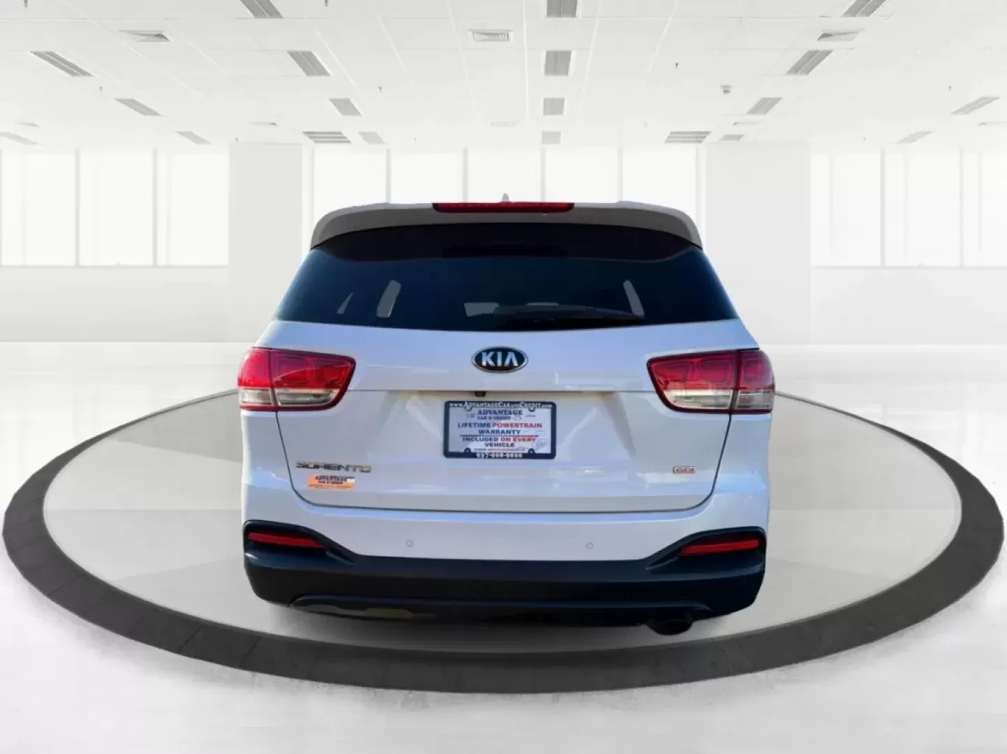 2016 Kia Sorento 2.4L LX (5XYPG4A39GG) with an 2.4L I-4 gasoline direct injection engine, 6-Speed Automatic transmission, located at 4508 South Dixie Dr, Moraine, OH, 45439, (937) 908-9800, 39.689976, -84.218452 - **Discover the Perfect Family SUV for Your Next Adventure!**<br /> <br /> Are you in search of a reliable SUV that can comfortably accommodate your growing family while also being great for weekend getaways? Look no further than the 2016 Kia Sorento 2.4L LX, available now at Advantage Car and Credit - Photo#3