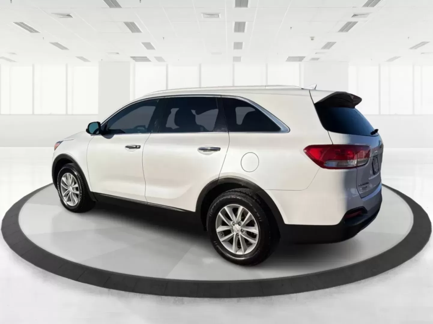 2016 Kia Sorento 2.4L LX (5XYPG4A39GG) with an 2.4L I-4 gasoline direct injection engine, 6-Speed Automatic transmission, located at 4508 South Dixie Dr, Moraine, OH, 45439, (937) 908-9800, 39.689976, -84.218452 - **Discover the Perfect Family SUV for Your Next Adventure!**<br /> <br /> Are you in search of a reliable SUV that can comfortably accommodate your growing family while also being great for weekend getaways? Look no further than the 2016 Kia Sorento 2.4L LX, available now at Advantage Car and Credit - Photo#4