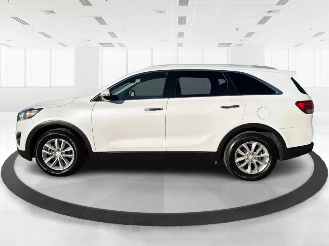2016 Kia Sorento 2.4L LX (5XYPG4A39GG) with an 2.4L I-4 gasoline direct injection engine, 6-Speed Automatic transmission, located at 4508 South Dixie Dr, Moraine, OH, 45439, (937) 908-9800, 39.689976, -84.218452 - **Discover the Perfect Family SUV for Your Next Adventure!**<br /> <br /> Are you in search of a reliable SUV that can comfortably accommodate your growing family while also being great for weekend getaways? Look no further than the 2016 Kia Sorento 2.4L LX, available now at Advantage Car and Credit - Photo#5