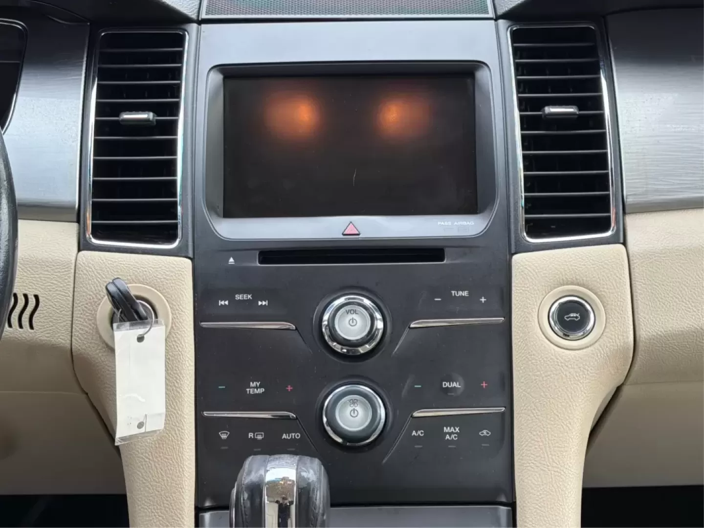 2013 Ford Taurus SEL (1FAHP2H87DG) with an 3.5L V-6 DOHC engine, 6-Speed Automatic transmission, located at 1099 N County Rd 25A , Troy, OH, 45373, (937) 908-9800, 40.057079, -84.212883 - **Discover the Perfect Family Sedan: 2013 Ford Taurus SEL at Advantage Car and Credit - Piqua, OH**<br /> <br /> Are you searching for a reliable and spacious vehicle that fits seamlessly into your family's lifestyle? Look no further than this 2013 Ford Taurus SEL, available now at Advantage Car and - Photo#13