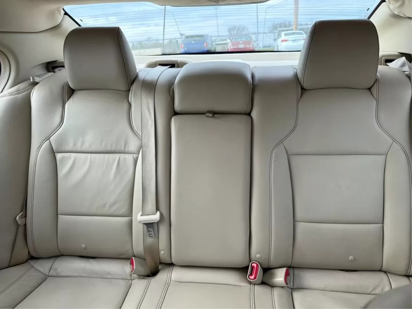 2013 Ford Taurus SEL (1FAHP2H87DG) with an 3.5L V-6 DOHC engine, 6-Speed Automatic transmission, located at 1099 N County Rd 25A , Troy, OH, 45373, (937) 908-9800, 40.057079, -84.212883 - **Discover the Perfect Family Sedan: 2013 Ford Taurus SEL at Advantage Car and Credit - Piqua, OH**<br /> <br /> Are you searching for a reliable and spacious vehicle that fits seamlessly into your family's lifestyle? Look no further than this 2013 Ford Taurus SEL, available now at Advantage Car and - Photo#14