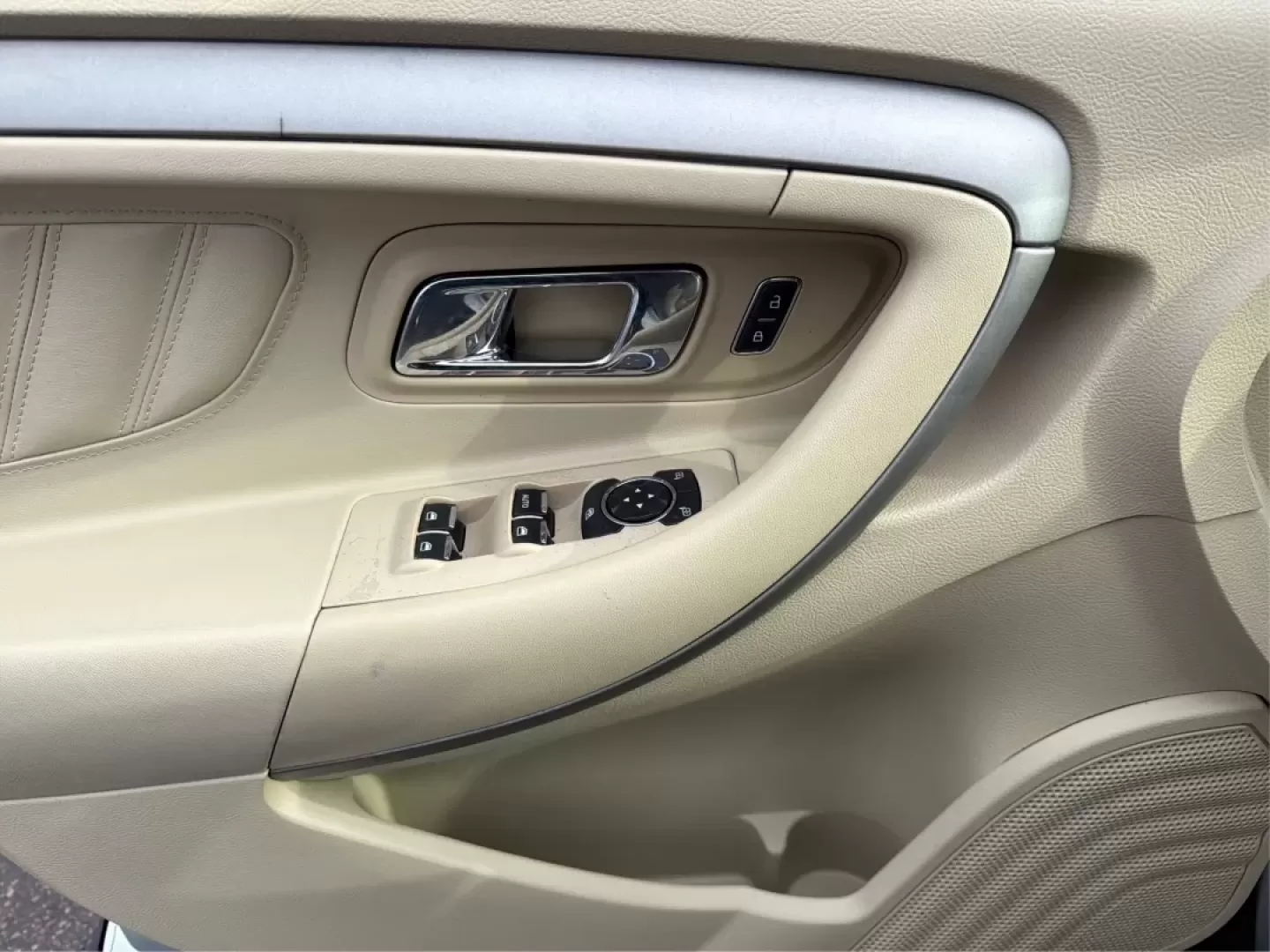 2013 Ford Taurus SEL (1FAHP2H87DG) with an 3.5L V-6 DOHC engine, 6-Speed Automatic transmission, located at 1099 N County Rd 25A , Troy, OH, 45373, (937) 908-9800, 40.057079, -84.212883 - **Discover the Perfect Family Sedan: 2013 Ford Taurus SEL at Advantage Car and Credit - Piqua, OH**<br /> <br /> Are you searching for a reliable and spacious vehicle that fits seamlessly into your family's lifestyle? Look no further than this 2013 Ford Taurus SEL, available now at Advantage Car and - Photo#18