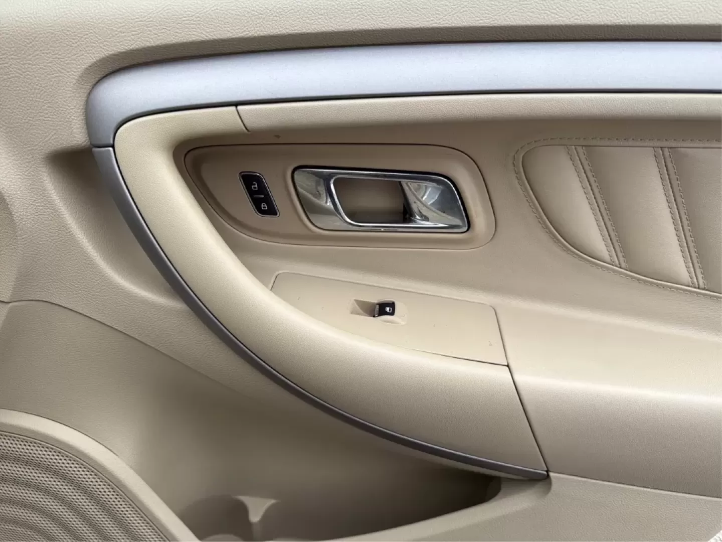 2013 Ford Taurus SEL (1FAHP2H87DG) with an 3.5L V-6 DOHC engine, 6-Speed Automatic transmission, located at 1099 N County Rd 25A , Troy, OH, 45373, (937) 908-9800, 40.057079, -84.212883 - **Discover the Perfect Family Sedan: 2013 Ford Taurus SEL at Advantage Car and Credit - Piqua, OH**<br /> <br /> Are you searching for a reliable and spacious vehicle that fits seamlessly into your family's lifestyle? Look no further than this 2013 Ford Taurus SEL, available now at Advantage Car and - Photo#19