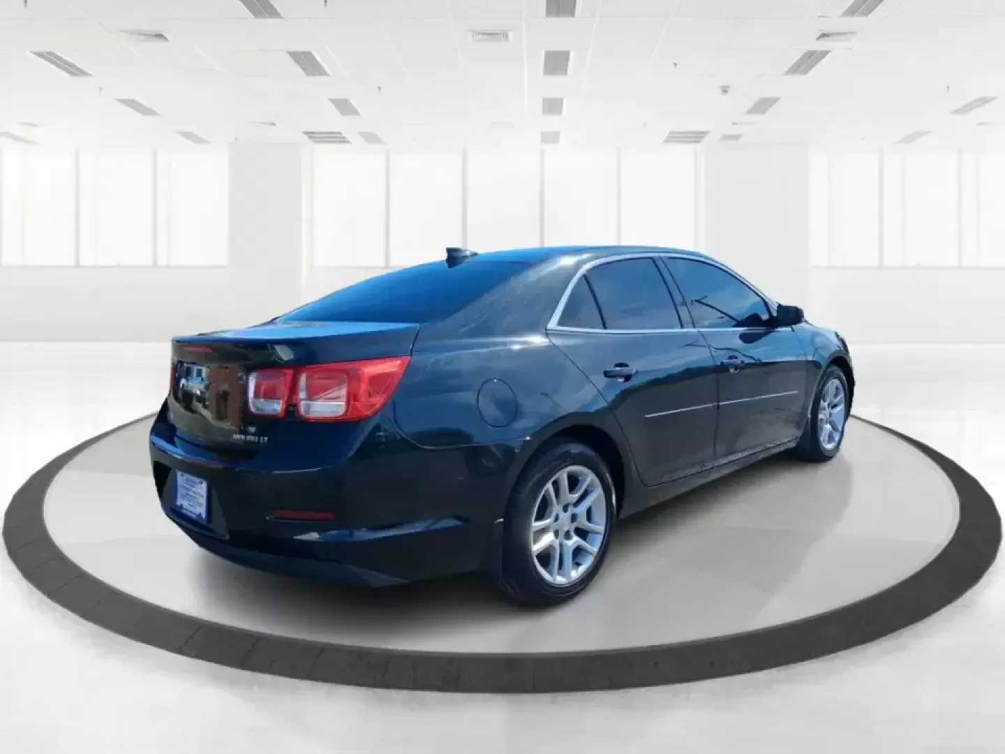 2015 Chevrolet Malibu 1LT (1G11C5SL6FF) with an ECOTEC 2.5L I-4 gasoline direct injection engine, 6-Speed Automatic transmission, located at 1184 Kauffman Ave, Fairborn, OH, 45324, (937) 908-9800, 39.807072, -84.030914 - **Elevate Your Daily Drive with the 2015 Chevrolet Malibu 1LT at Advantage Car and Credit!** <br /> <br /> Are you looking for a vehicle that combines style, comfort, and reliability? The 2015 Chevrolet Malibu 1LT is the perfect sedan for everyone from busy professionals to growing families. With it - Photo#2