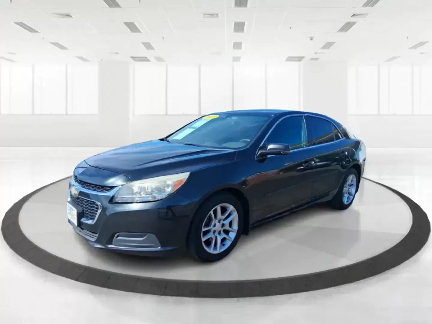 2015 Chevrolet Malibu 1LT (1G11C5SL6FF) with an ECOTEC 2.5L I-4 gasoline direct injection engine, 6-Speed Automatic transmission, located at 1184 Kauffman Ave, Fairborn, OH, 45324, (937) 908-9800, 39.807072, -84.030914 - **Elevate Your Daily Drive with the 2015 Chevrolet Malibu 1LT at Advantage Car and Credit!** <br /> <br /> Are you looking for a vehicle that combines style, comfort, and reliability? The 2015 Chevrolet Malibu 1LT is the perfect sedan for everyone from busy professionals to growing families. With it - Photo#8