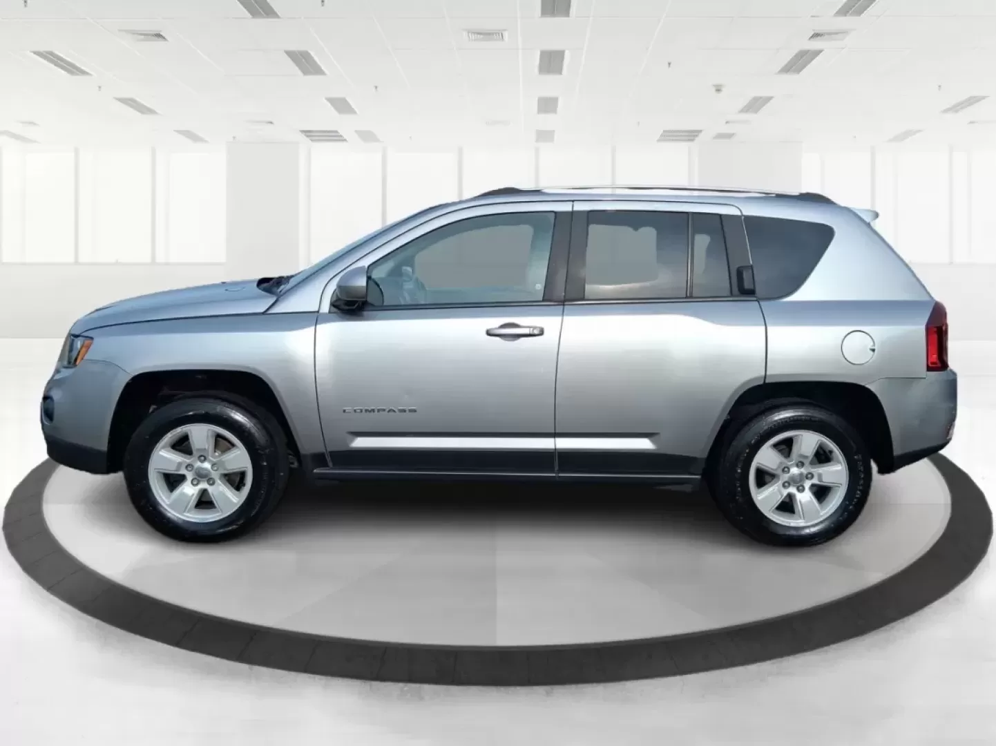 2017 Jeep Compass Latitude FWD (1C4NJCEA3HD) with an Other engine, located at 4508 South Dixie Dr, Moraine, OH, 45439, (937) 908-9800, 39.689976, -84.218452 - 2017 Jeep Compass Latitude FWD - Photo#5