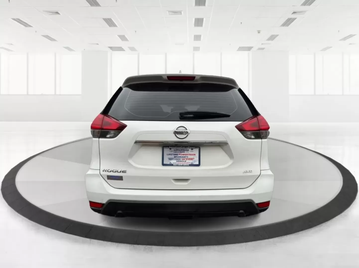 2017 Nissan Rogue S (KNMAT2MV0HP) with an 2.5L I-4 DOHC engine, CVT transmission, located at 1230 East Main St, Xenia, OH, 45385, (937) 908-9800, 39.688026, -83.910172 - **Adventure Awaits: Explore the 2017 Nissan Rogue at Advantage Car and Credit!**<br /> <br /> Are you ready to embark on your next family road trip or weekend adventure? The 2017 Nissan Rogue is the perfect companion for those who value versatility, comfort, and reliability. Whether you're navigatin - Photo#3