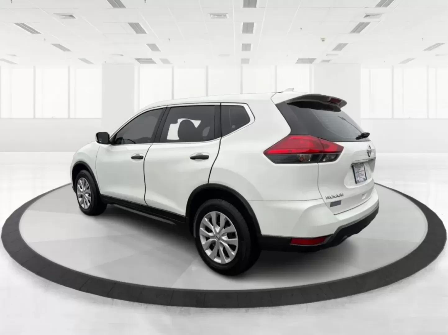 2017 Nissan Rogue S (KNMAT2MV0HP) with an 2.5L I-4 DOHC engine, CVT transmission, located at 1230 East Main St, Xenia, OH, 45385, (937) 908-9800, 39.688026, -83.910172 - **Adventure Awaits: Explore the 2017 Nissan Rogue at Advantage Car and Credit!**<br /> <br /> Are you ready to embark on your next family road trip or weekend adventure? The 2017 Nissan Rogue is the perfect companion for those who value versatility, comfort, and reliability. Whether you're navigatin - Photo#4