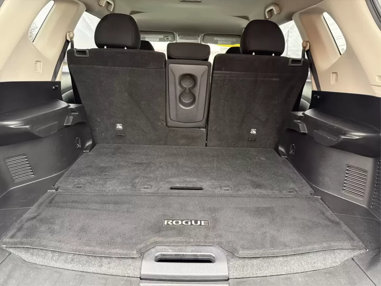 2017 Nissan Rogue S (KNMAT2MV0HP) with an 2.5L I-4 DOHC engine, CVT transmission, located at 1230 East Main St, Xenia, OH, 45385, (937) 908-9800, 39.688026, -83.910172 - **Adventure Awaits: Explore the 2017 Nissan Rogue at Advantage Car and Credit!**<br /> <br /> Are you ready to embark on your next family road trip or weekend adventure? The 2017 Nissan Rogue is the perfect companion for those who value versatility, comfort, and reliability. Whether you're navigatin - Photo#12