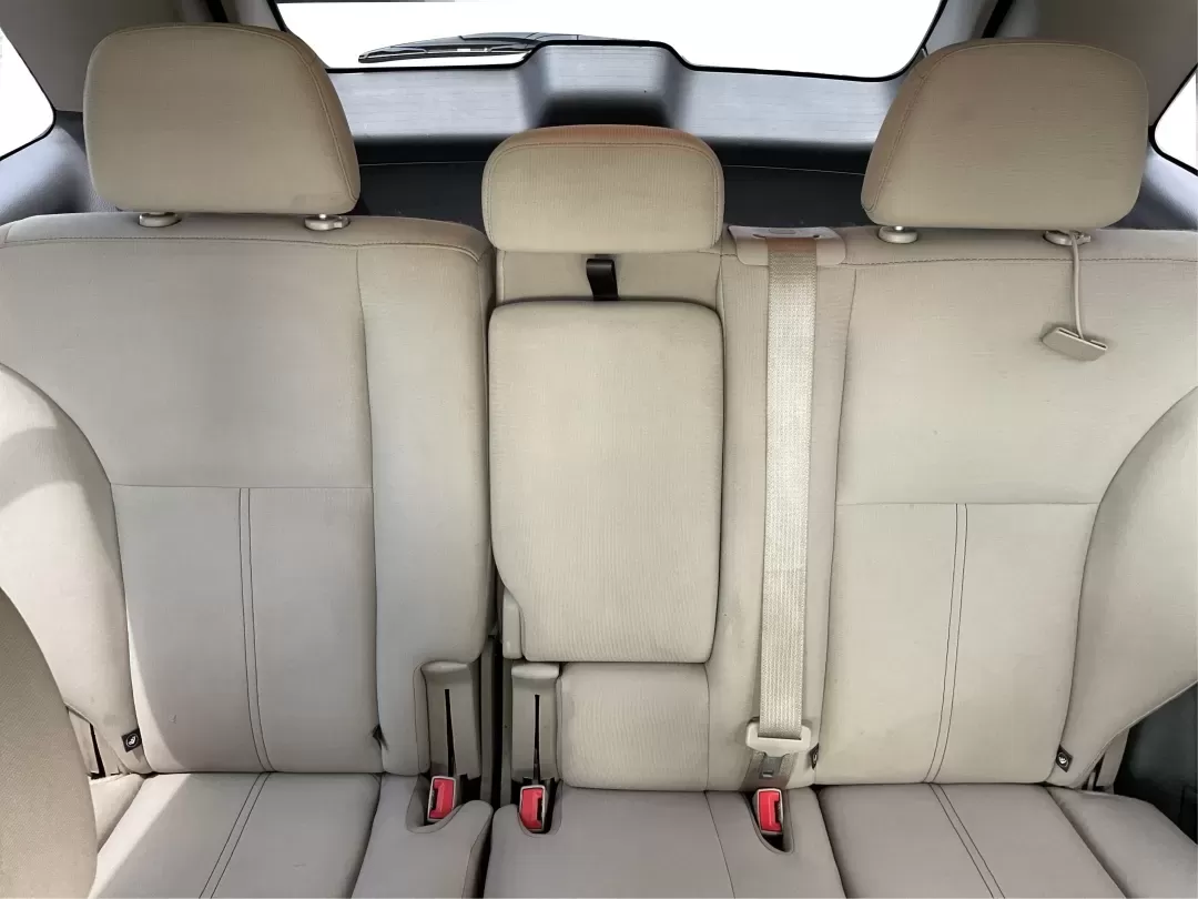 2013 Ford Edge SE (2FMDK3GC6DB) with an Other engine, located at 880 E. National Road, Vandalia, OH, 45377, (937) 908-9800, 39.891918, -84.183594 - **Discover Your Next Adventure with the 2013 Ford Edge SE A Perfect Family SUV!**<br /> <br /> Are you searching for a reliable and stylish SUV to elevate your family's adventures? The 2013 Ford Edge SE, available at Advantage Car and Credit in Fairborn, OH, is the ideal vehicle for families and in - Photo#14