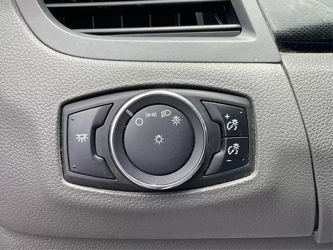 2013 Ford Edge SE (2FMDK3GC6DB) with an Other engine, located at 880 E. National Road, Vandalia, OH, 45377, (937) 908-9800, 39.891918, -84.183594 - **Discover Your Next Adventure with the 2013 Ford Edge SE A Perfect Family SUV!**<br /> <br /> Are you searching for a reliable and stylish SUV to elevate your family's adventures? The 2013 Ford Edge SE, available at Advantage Car and Credit in Fairborn, OH, is the ideal vehicle for families and in - Photo#17