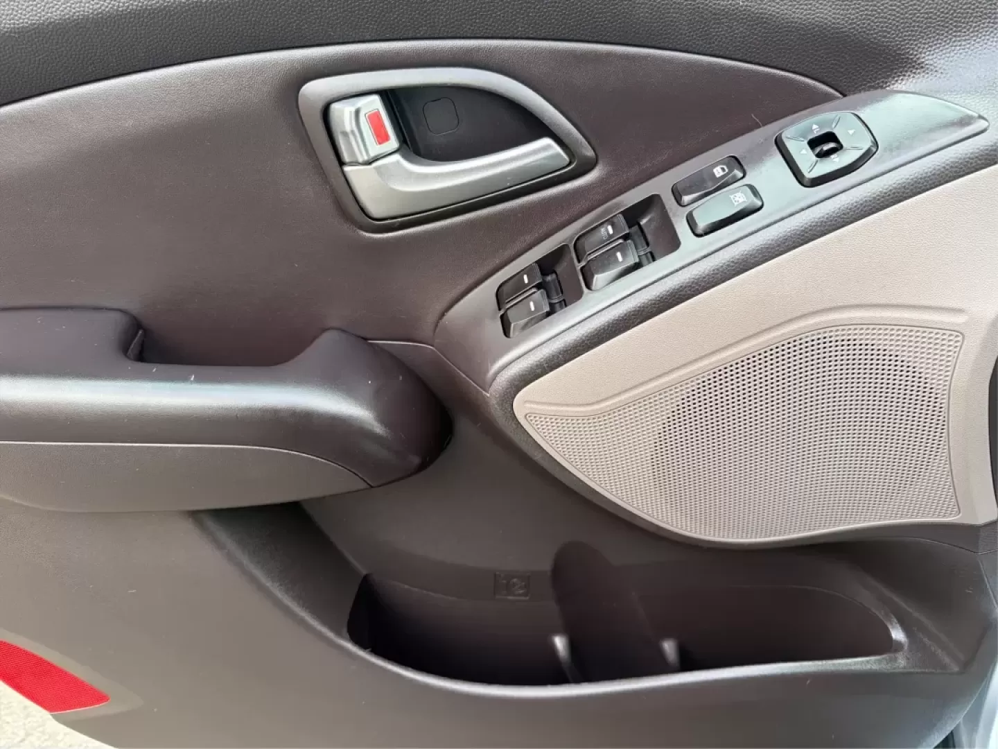 2012 Hyundai Tucson GLS (KM8JU3AC7CU) with an Theta II 2.4L I-4 DOHC engine, located at 8750 N County Rd 25A, Piqua, OH, 45356, (937) 908-9800, 40.164391, -84.232513 - **Discover the Perfect Family Adventure Vehicle: 2012 Hyundai Tucson GLS at Advantage Car and Credit - Piqua**<br /> <br /> Are you on the hunt for a versatile SUV that fits seamlessly into your active lifestyle? Look no further than this stunning 2012 Hyundai Tucson GLS at Advantage Car and Credit - Photo#17