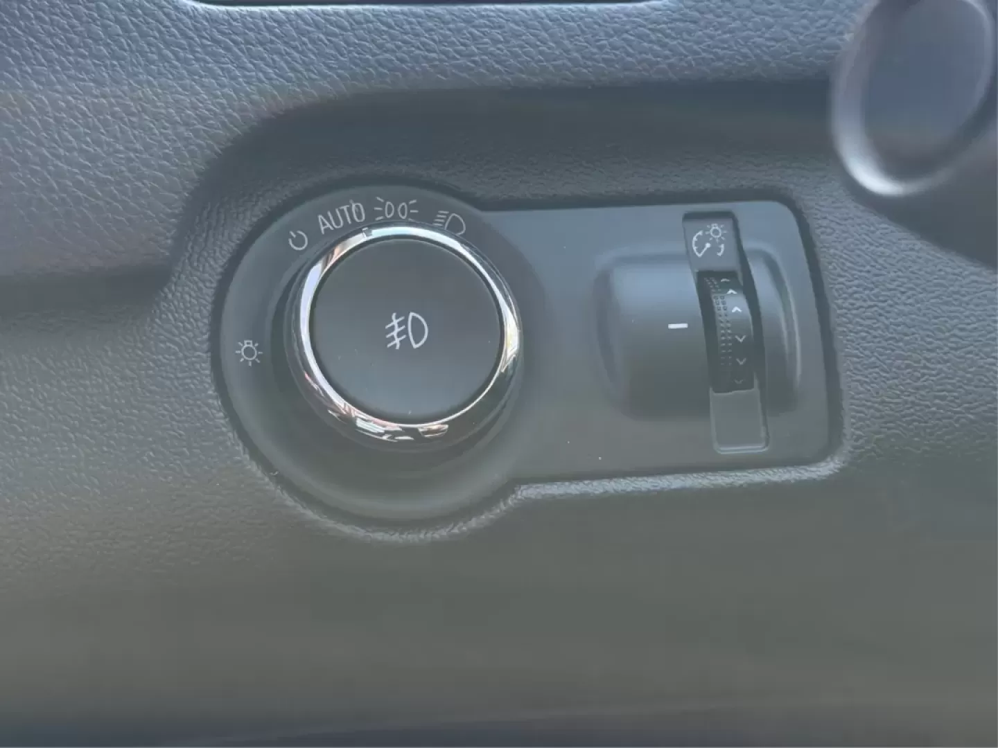 2015 Buick Regal Turbo/e-Assist Premium I (2G4GN5EX7F9) with an 2.0L L4 DOHC 16V TURBO engine, 6-Speed Automatic transmission, located at 4508 South Dixie Dr, Moraine, OH, 45439, (937) 908-9800, 39.689976, -84.218452 - **Experience Luxury and Comfort in the 2015 Buick Regal Turbo/e-Assist Premium I at Advantage Car and Credit!**<br /> <br /> Are you ready to elevate your daily commute or weekend adventures? The 2015 Buick Regal Turbo/e-Assist Premium I is the perfect vehicle for those seeking a blend of style, com - Photo#16